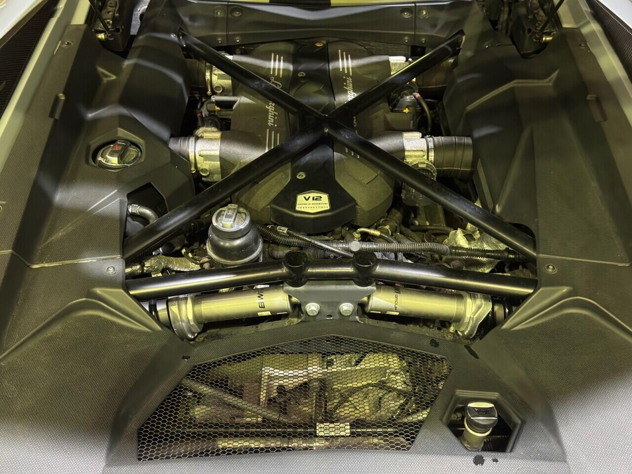 Lamborghini Aventador view 37