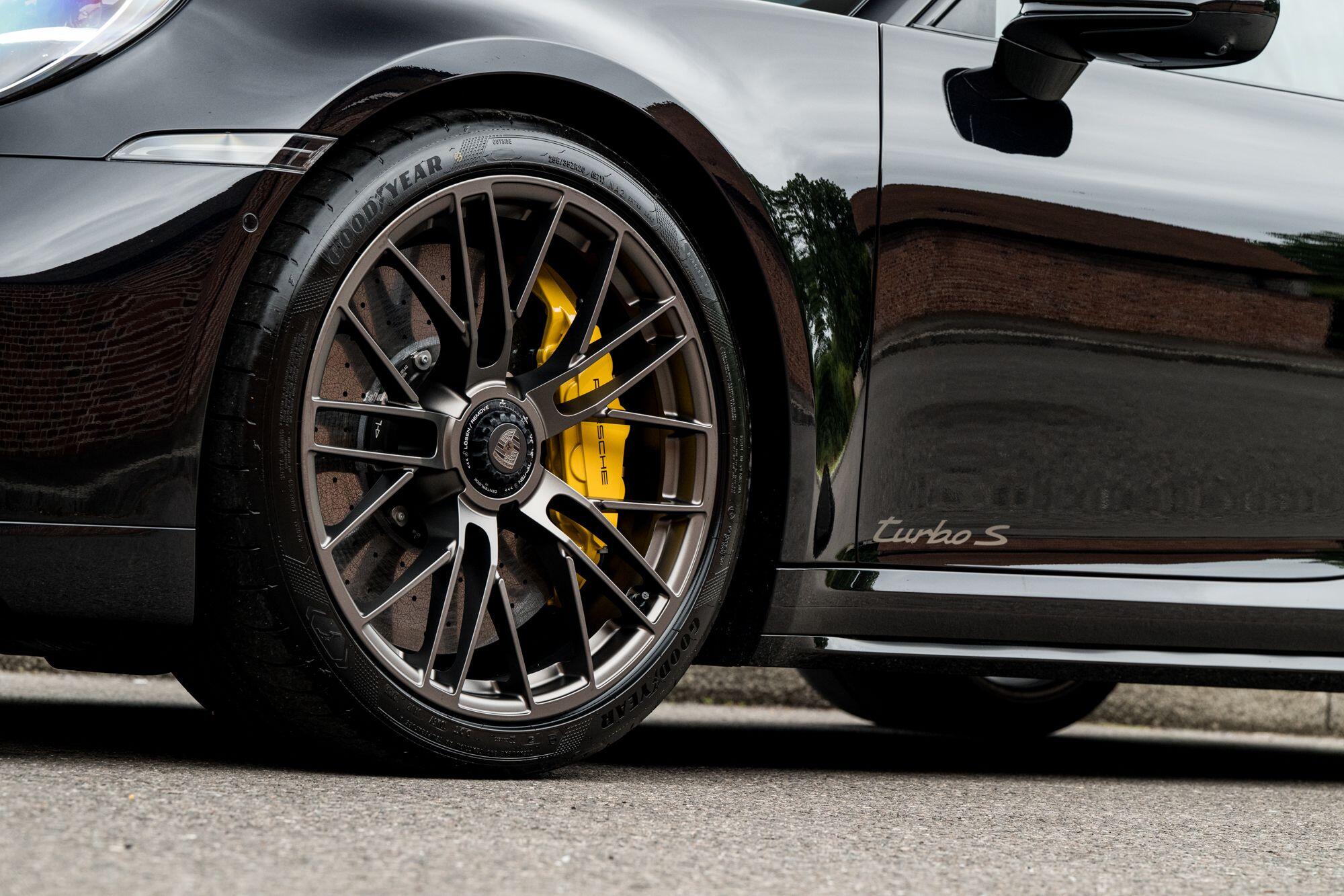 Porsche 911 view 17