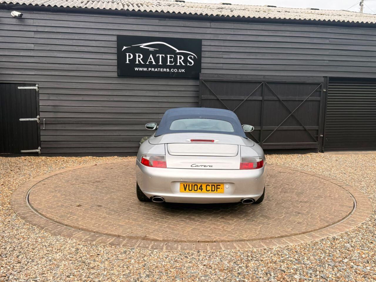 Porsche 911 view 4