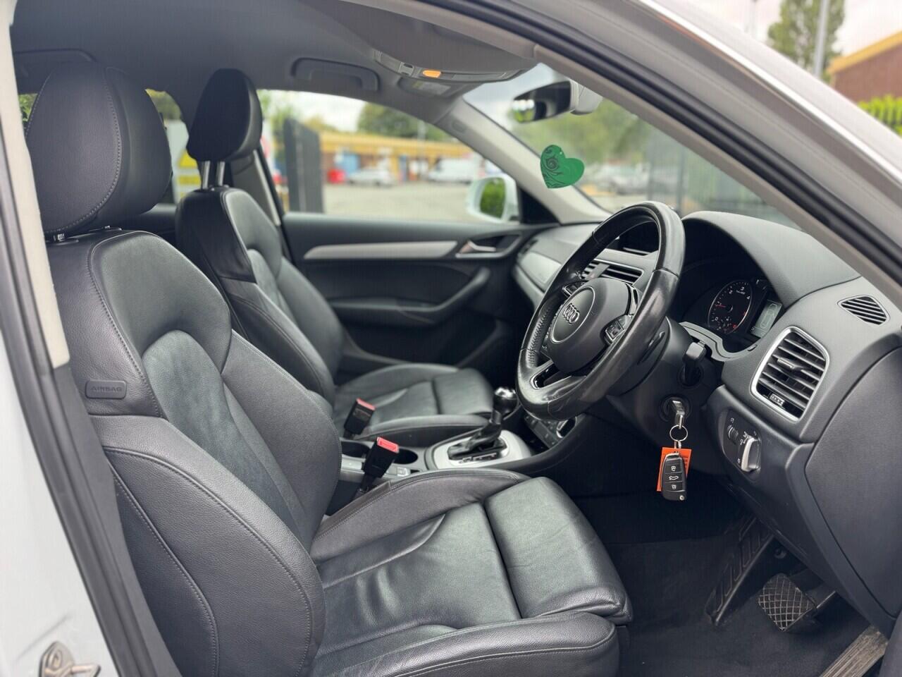 Audi Q3 view 9