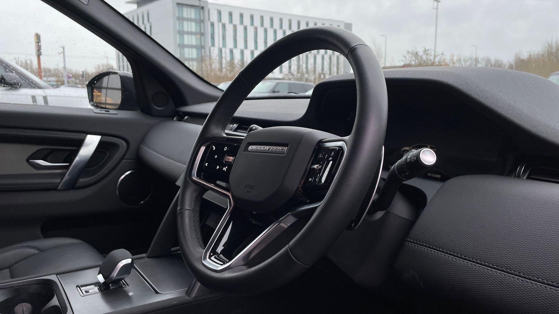 Land Rover Discovery Sport view 35