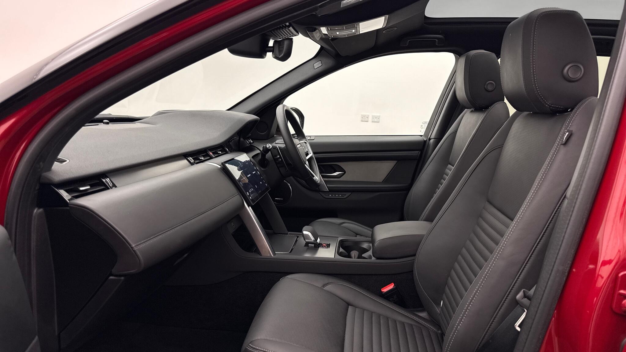 Land Rover Discovery Sport view 3