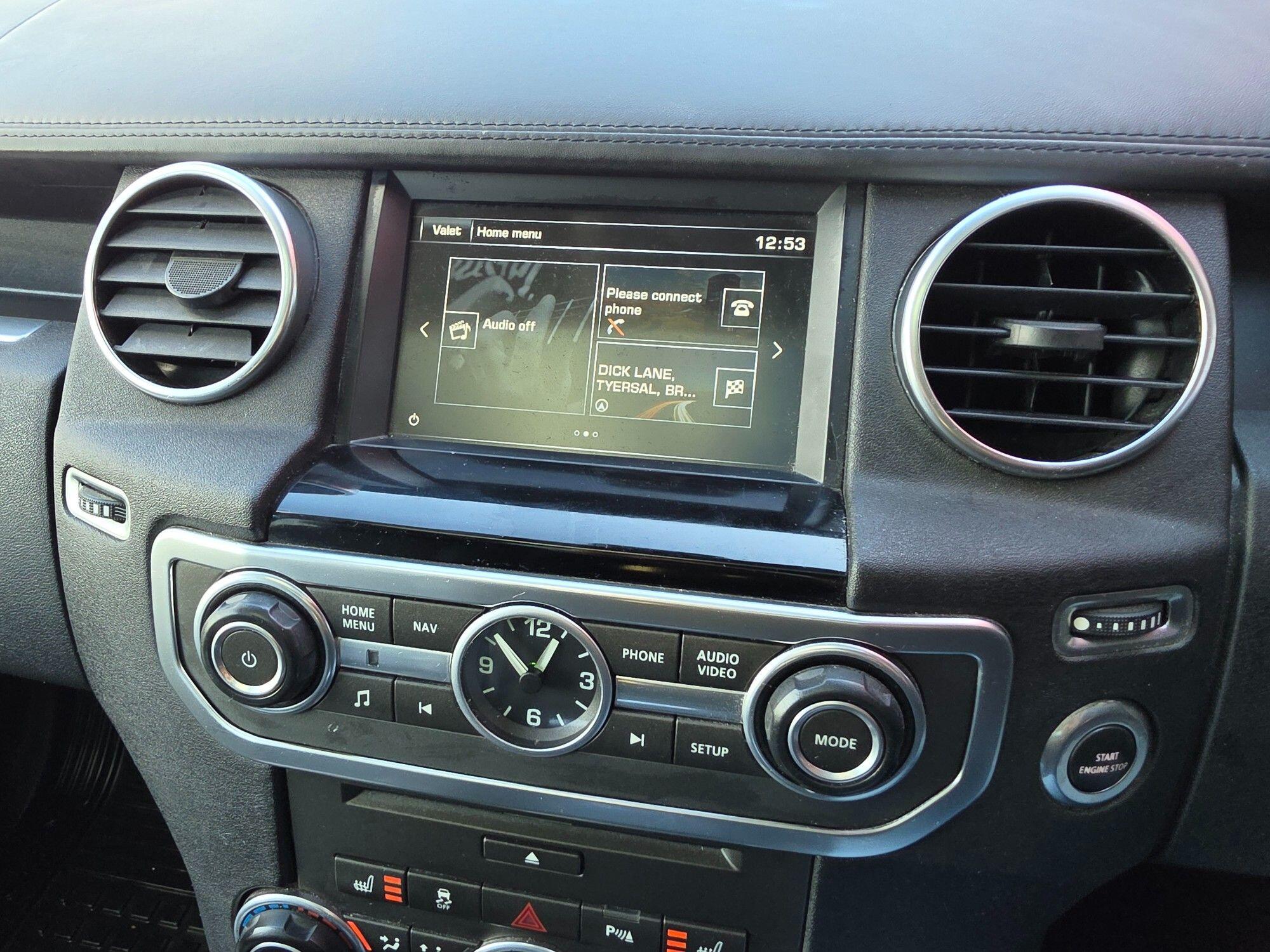 Land Rover Discovery view 30