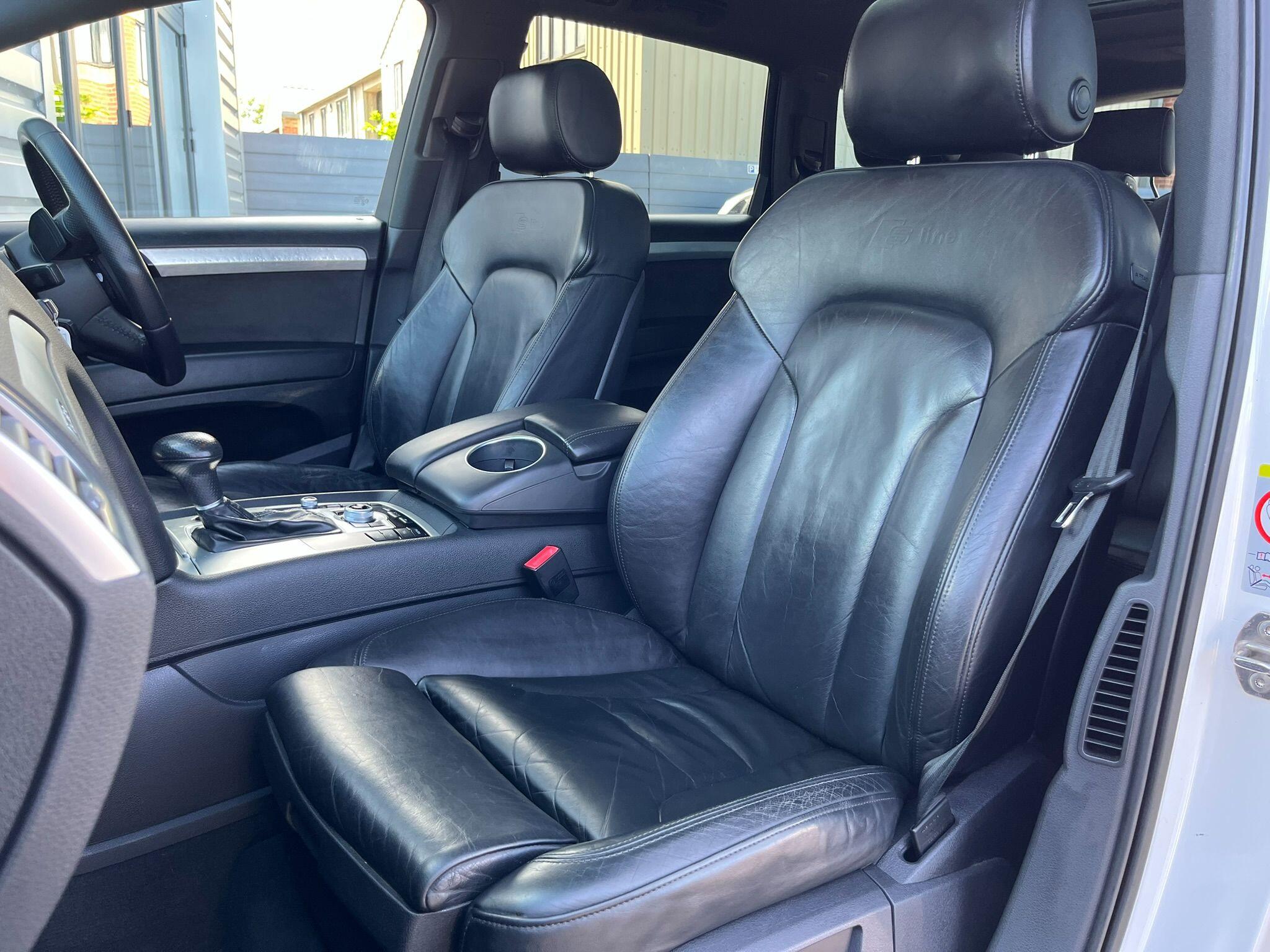 Audi Q7 view 45