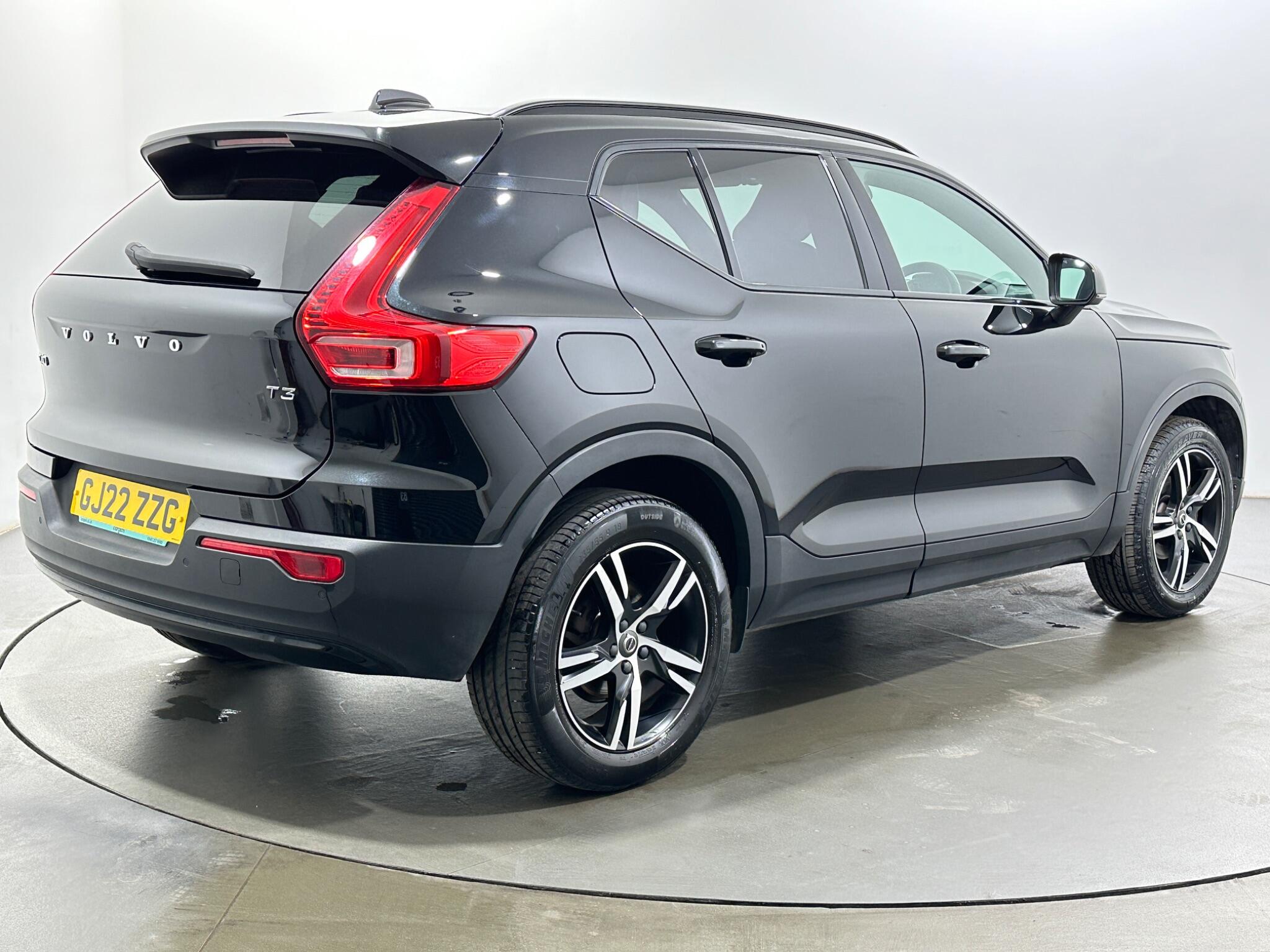 Volvo XC40 view 8