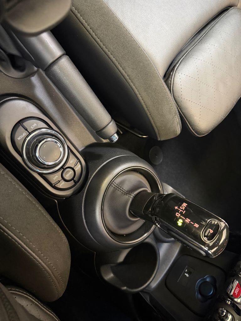 Mini Cooper view 34
