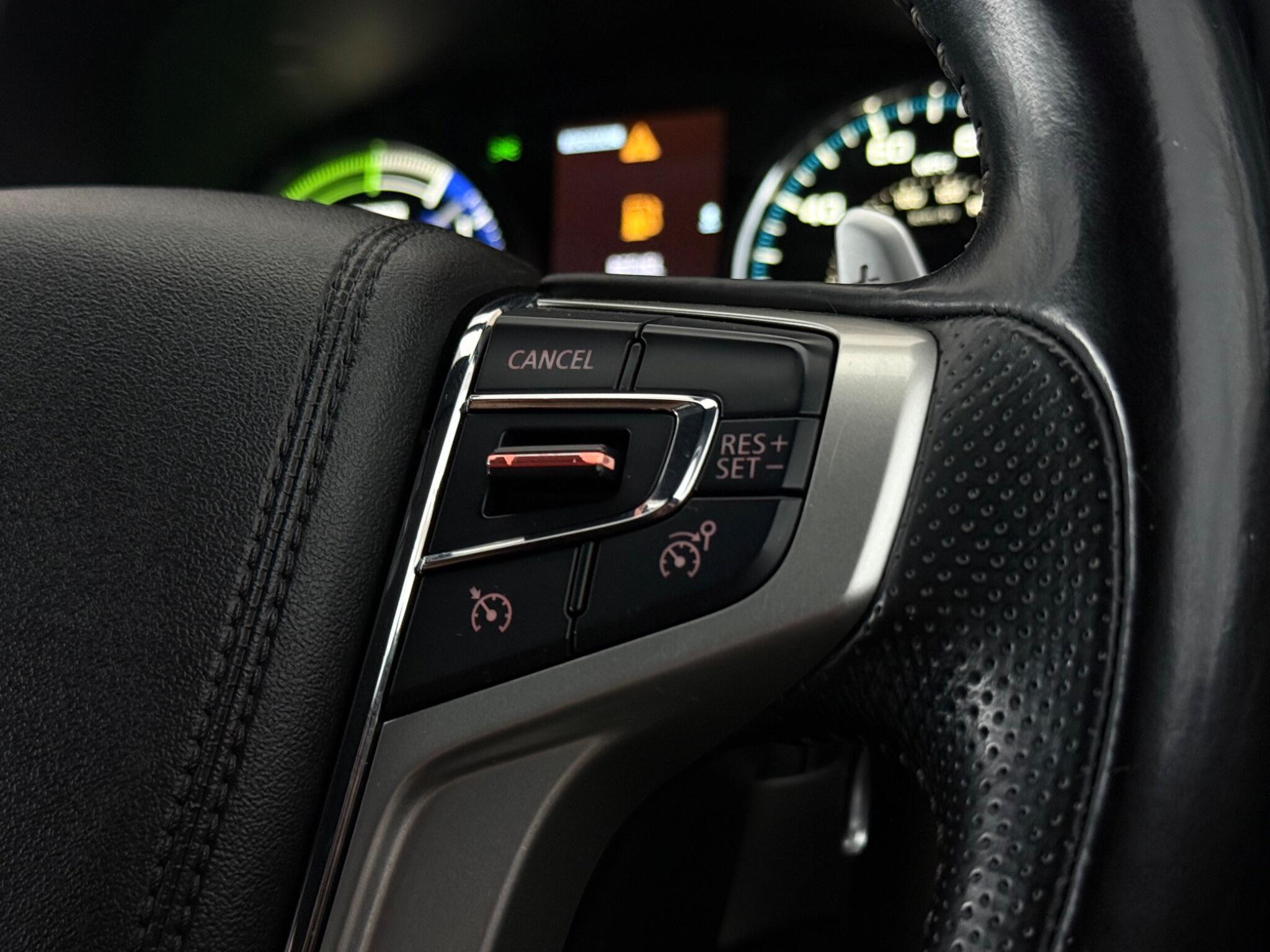 Mitsubishi Outlander view 15