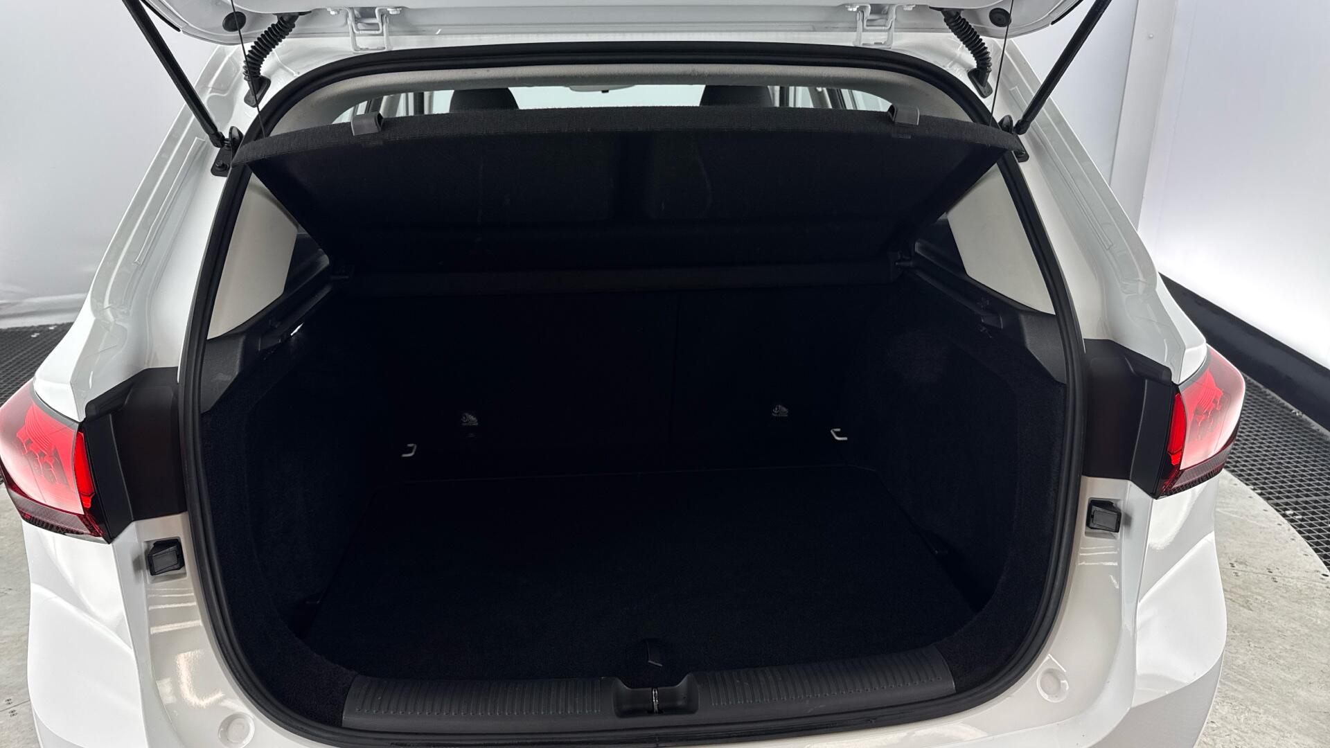MG ZS view 15