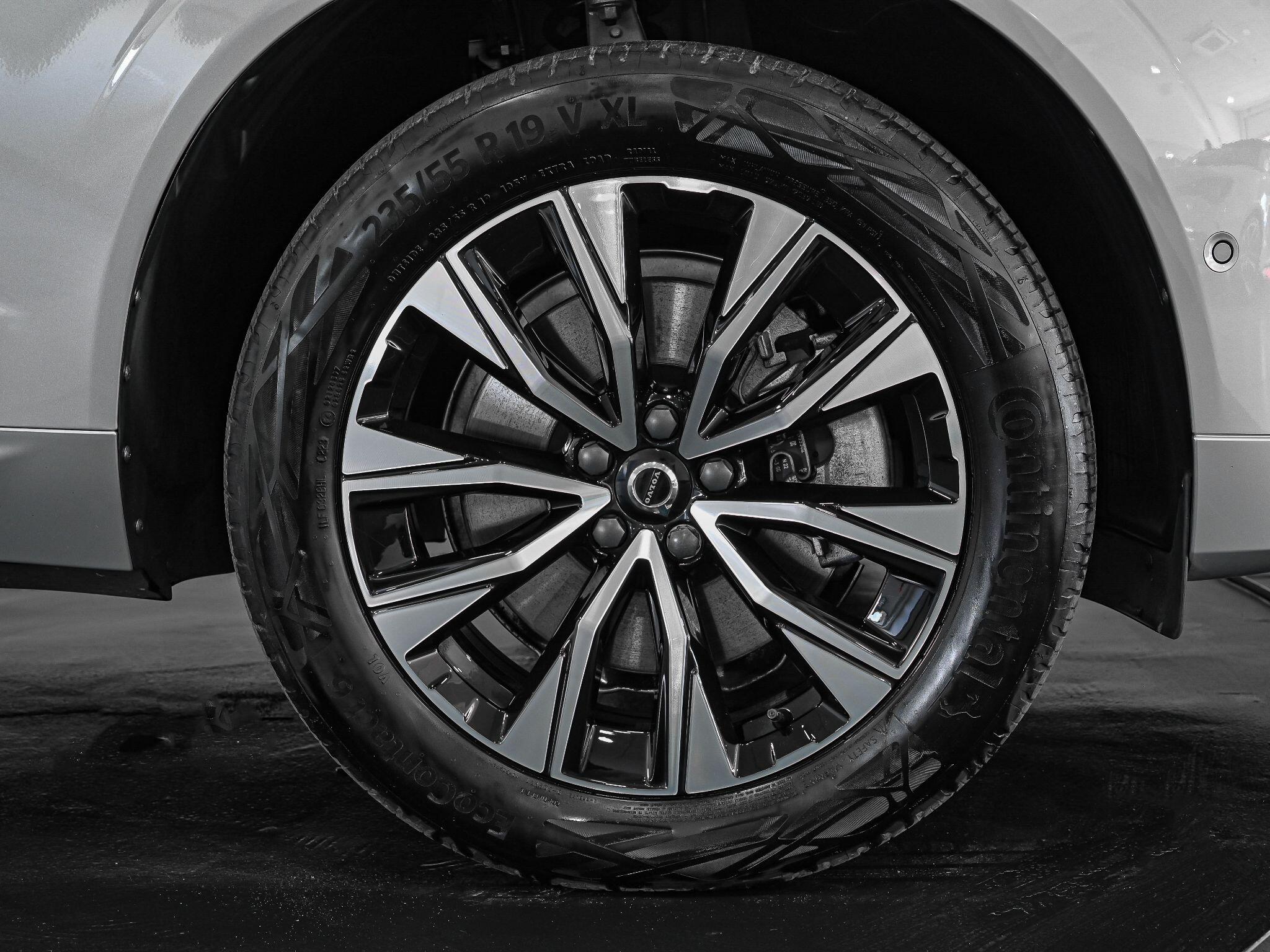 Volvo XC60 view 6