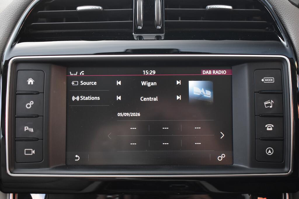 Jaguar Xe view 66