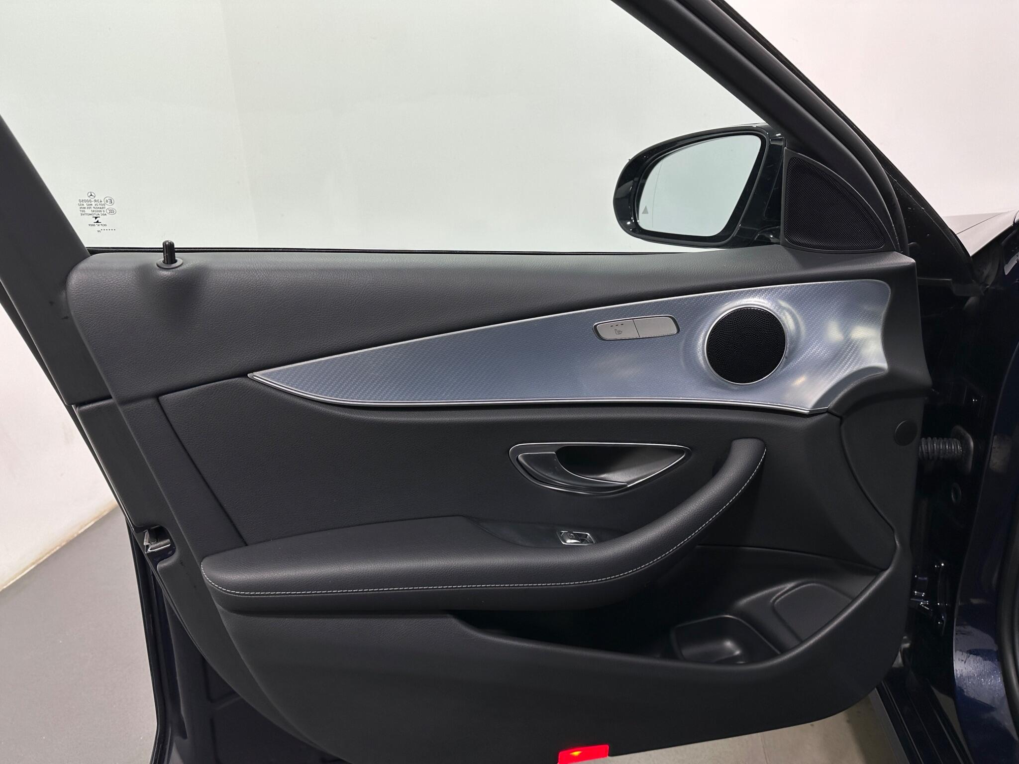 Mercedes-Benz E-Class view 38