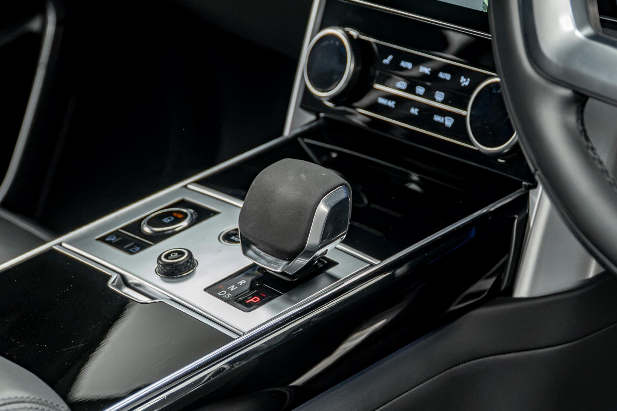 Land Rover Range Rover view 34