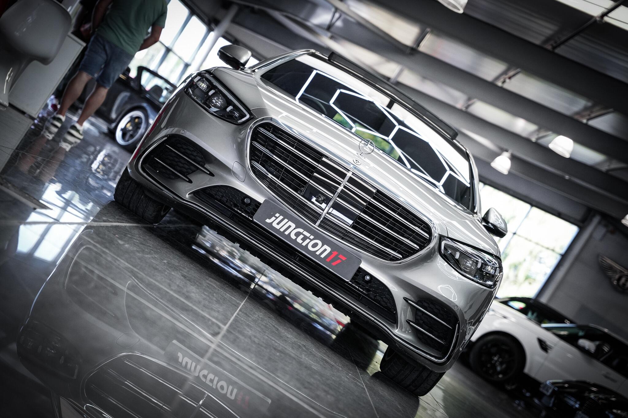 Mercedes-Benz S-Class view 4