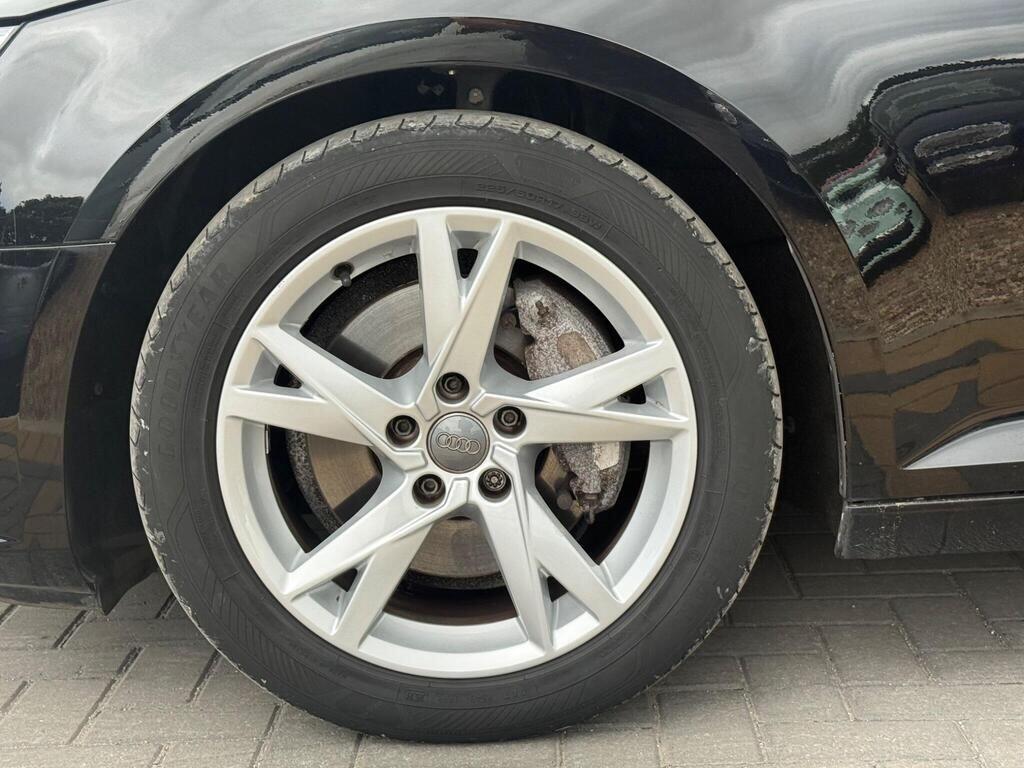 Audi A4 view 11