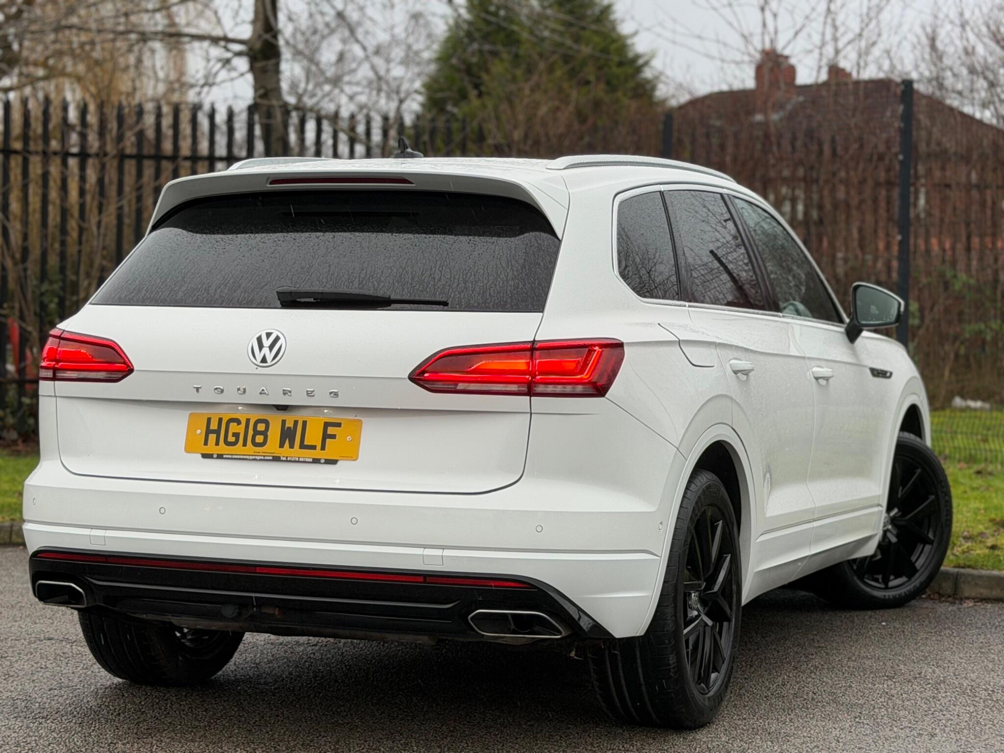 Volkswagen Touareg view 17