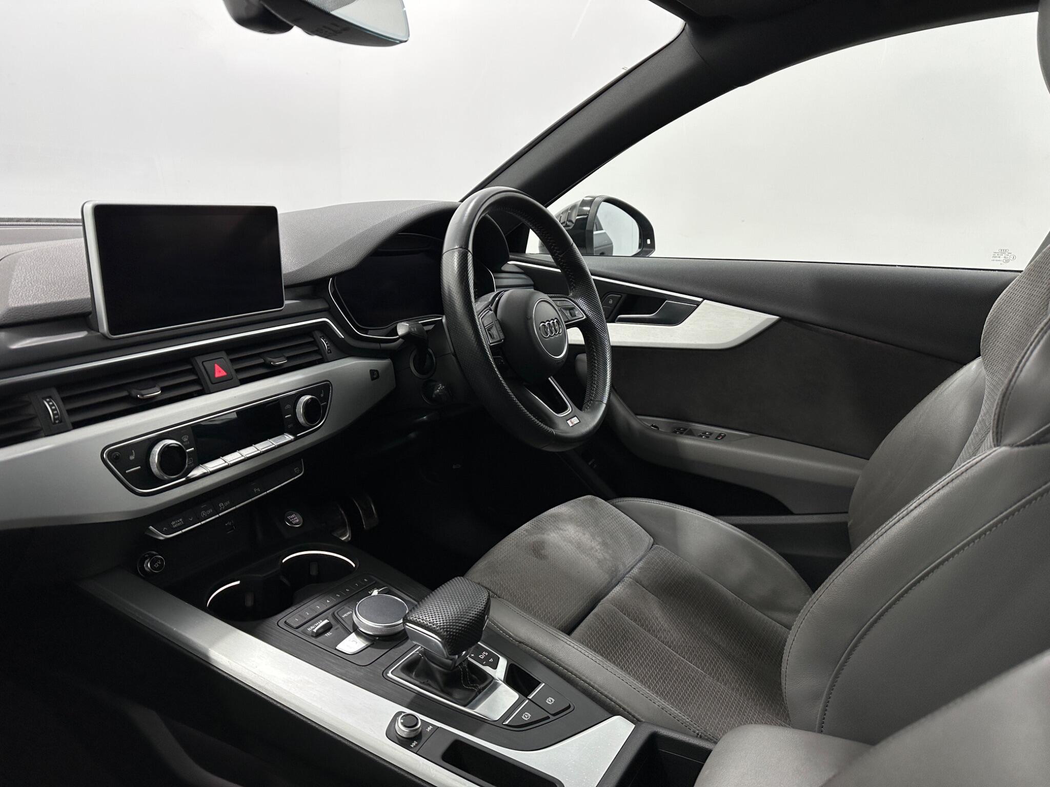 Audi A4 view 32