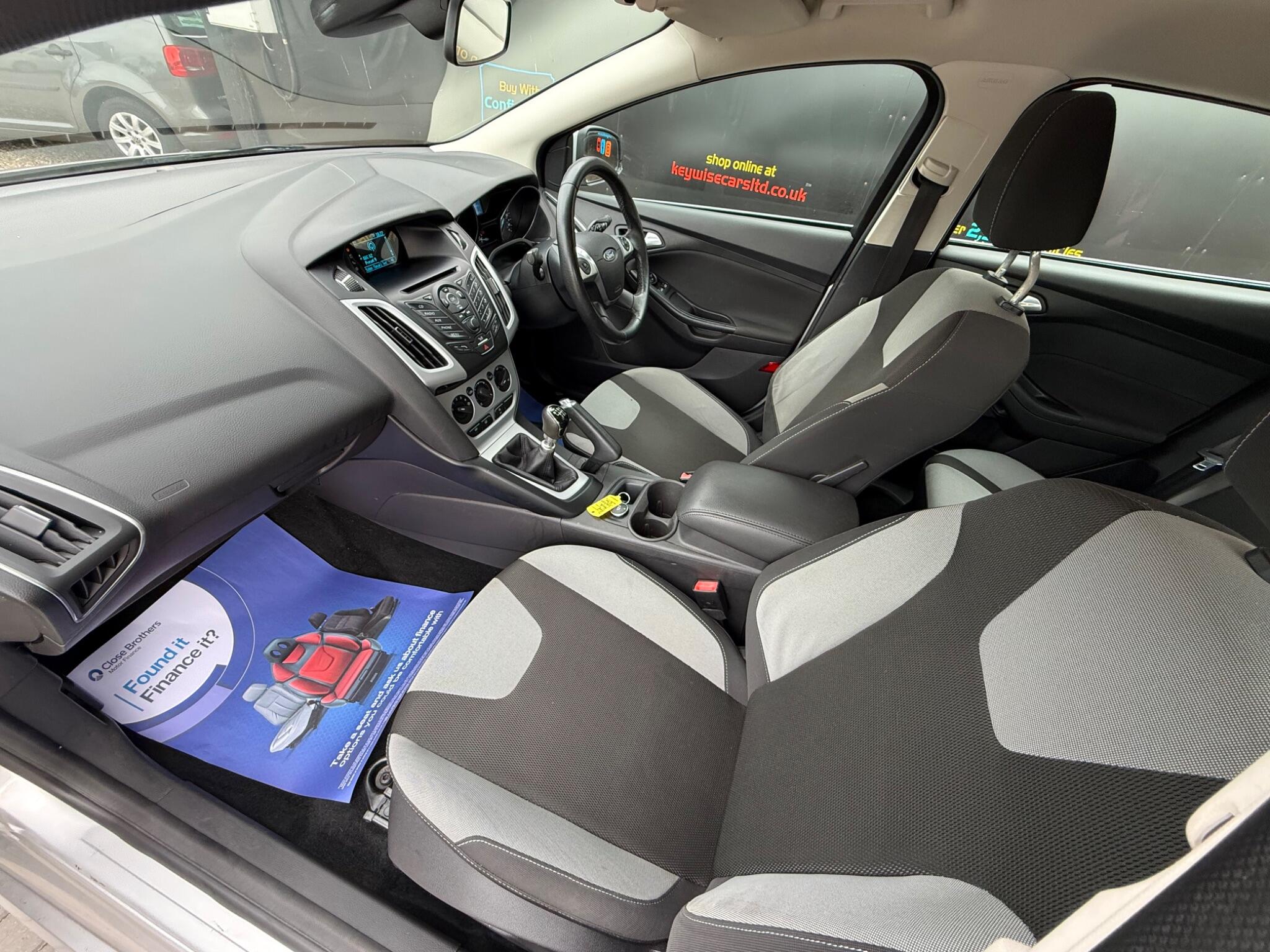 Ford Focus view 25