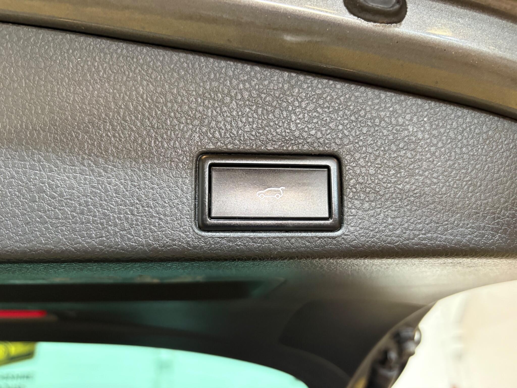 Volkswagen Touareg view 23