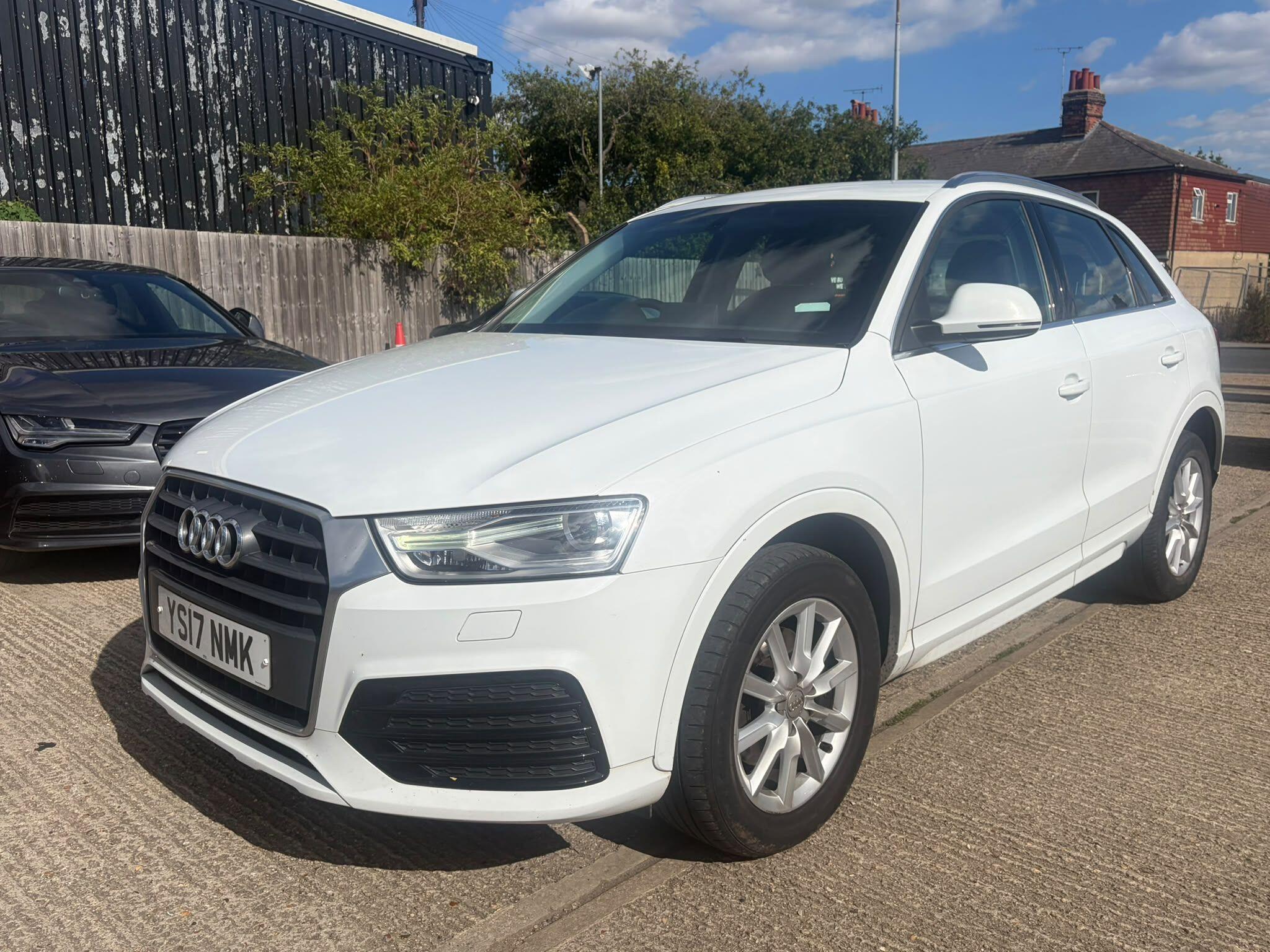 Audi Q3 view 7