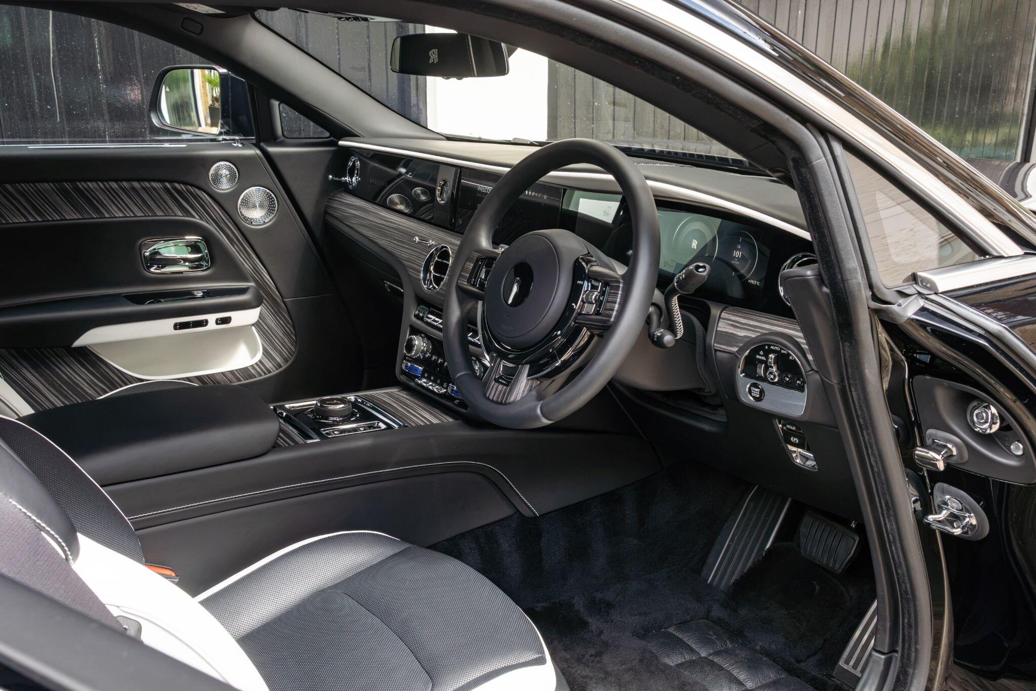 Rolls-Royce Spectre view 29