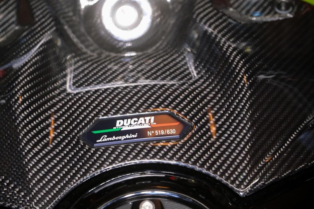Ducati Streetfighter V4 view 19
