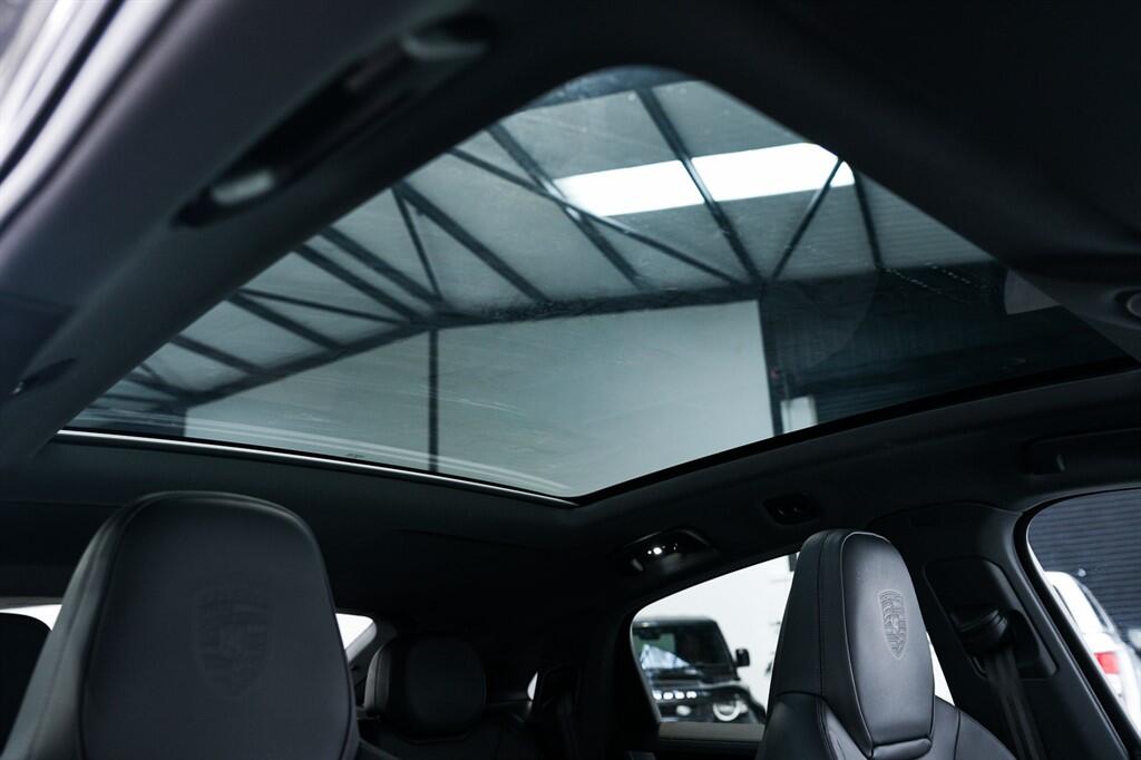 Porsche Cayenne view 5