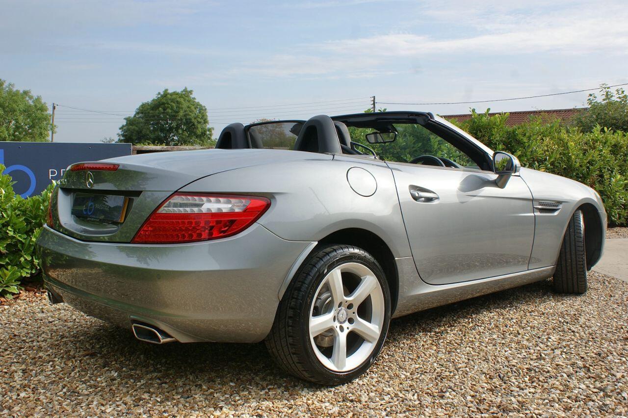 Mercedes-Benz SLK view 4