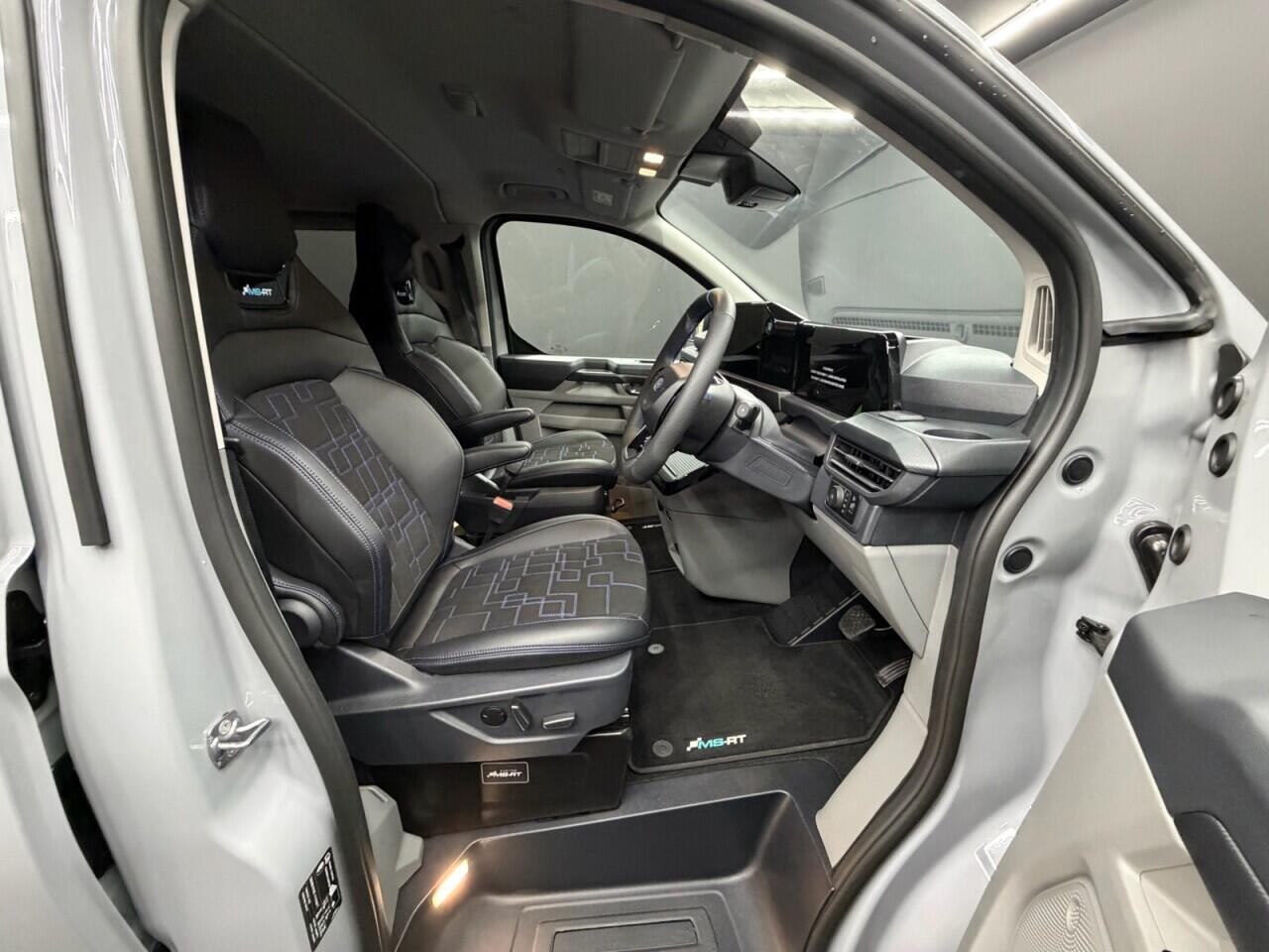 Ford Transit Custom view 33