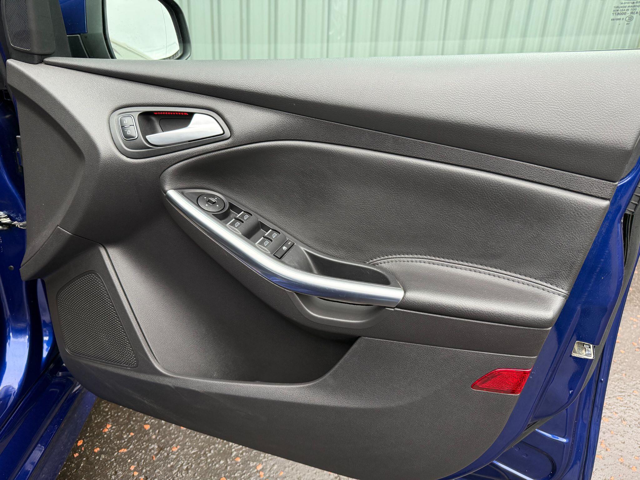 Ford Focus view 35