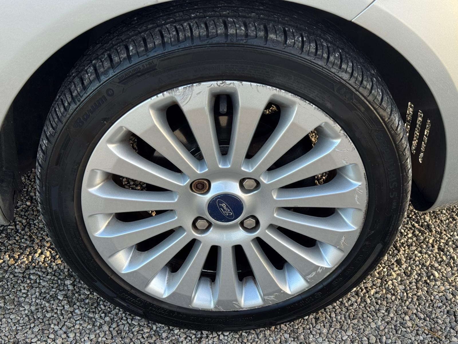 2009 Ford Fiesta image 28