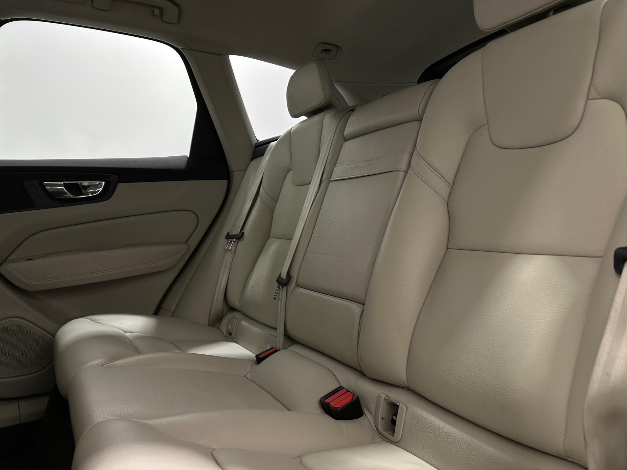 Volvo XC60 view 38