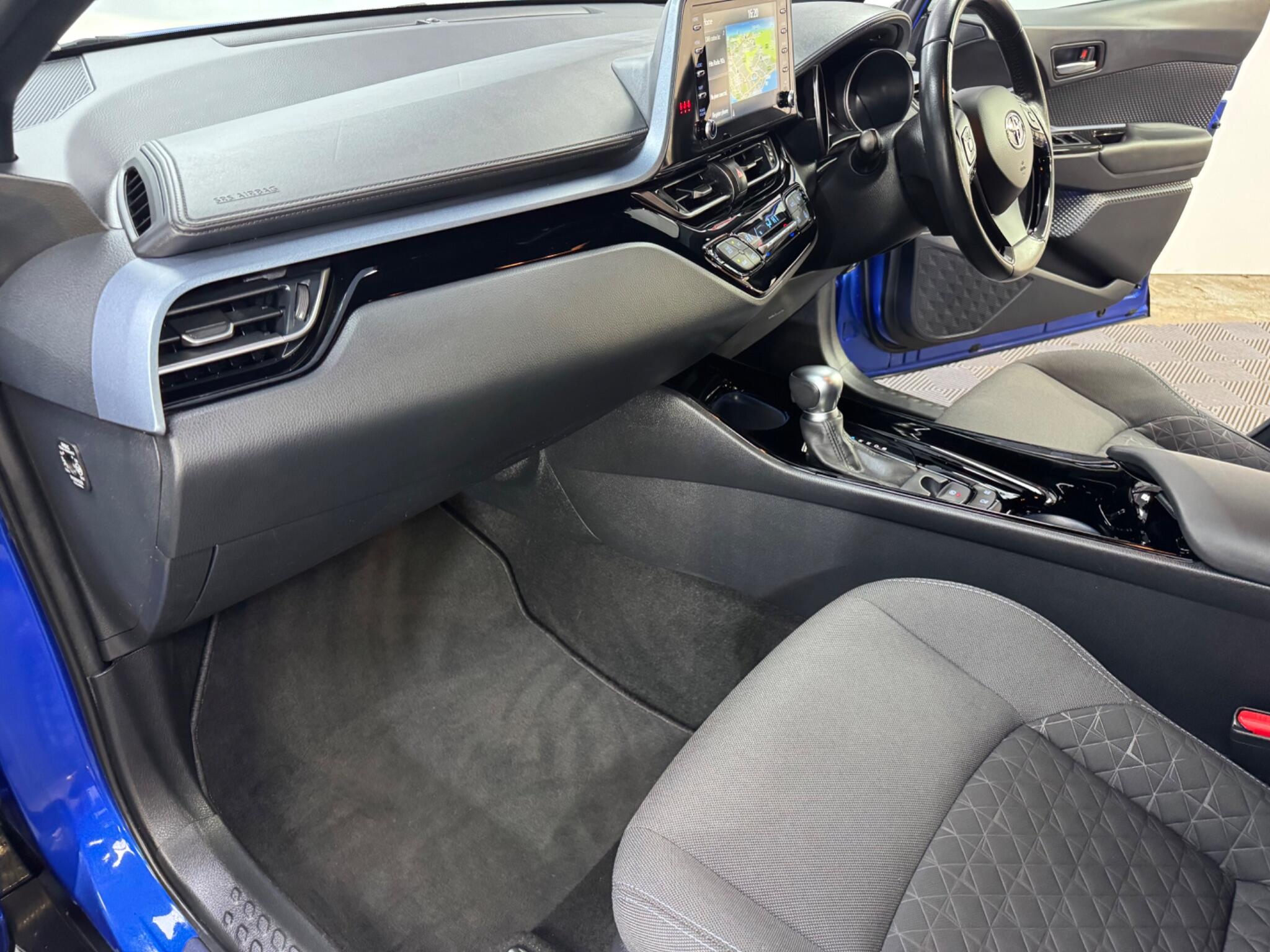 Toyota C-HR view 48