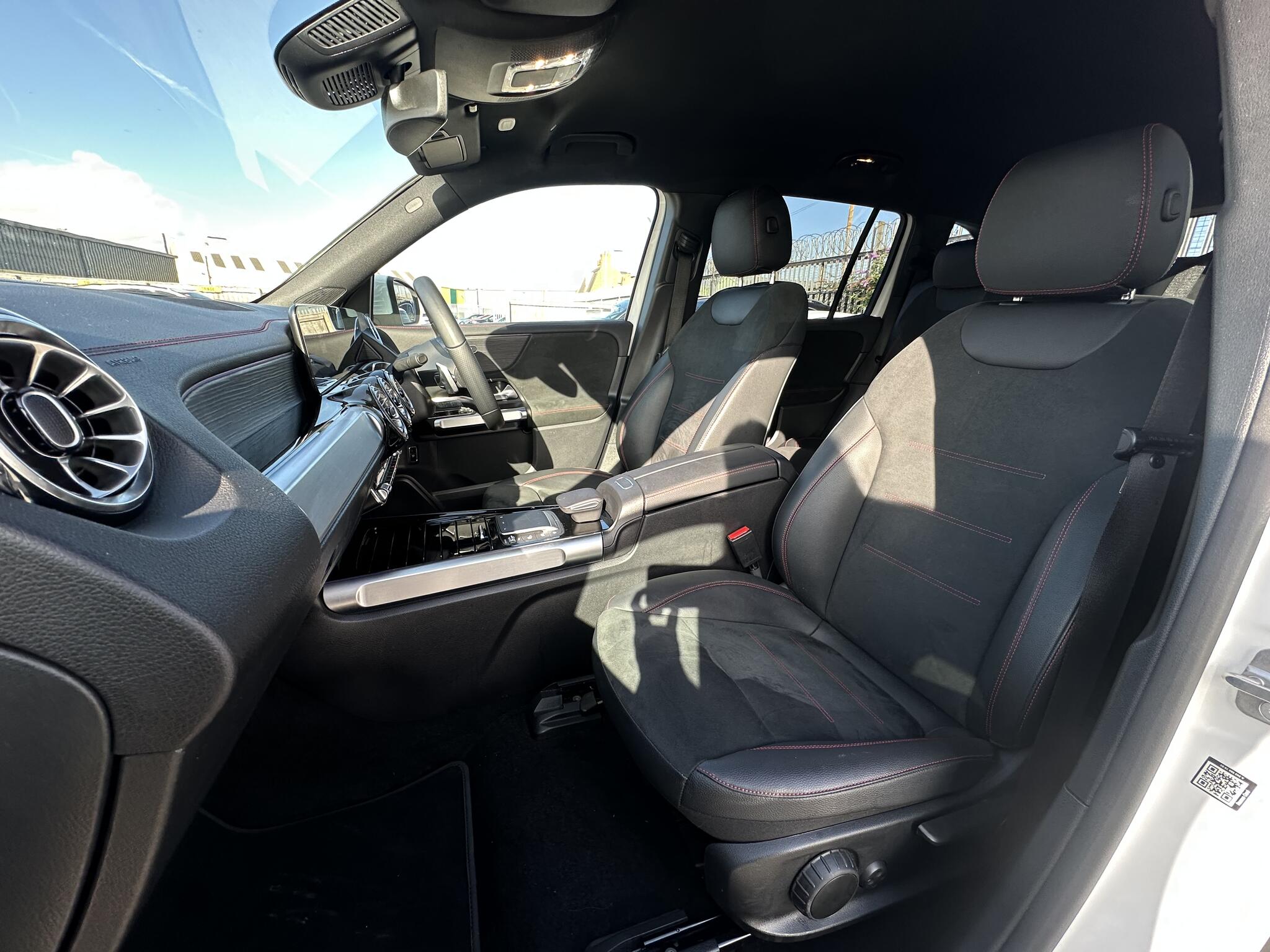 Mercedes-Benz EQB view 9