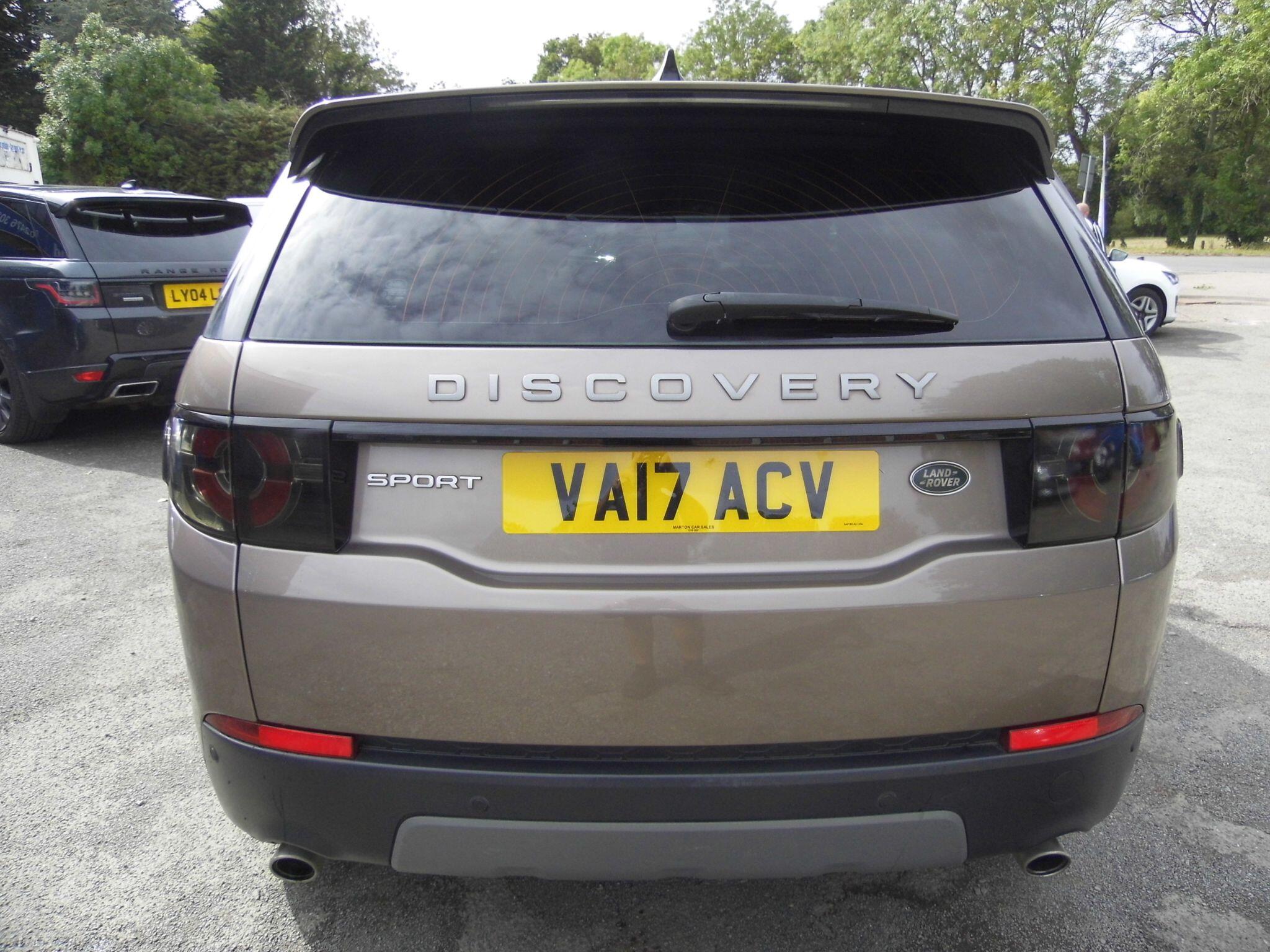 Land Rover Discovery Sport view 5
