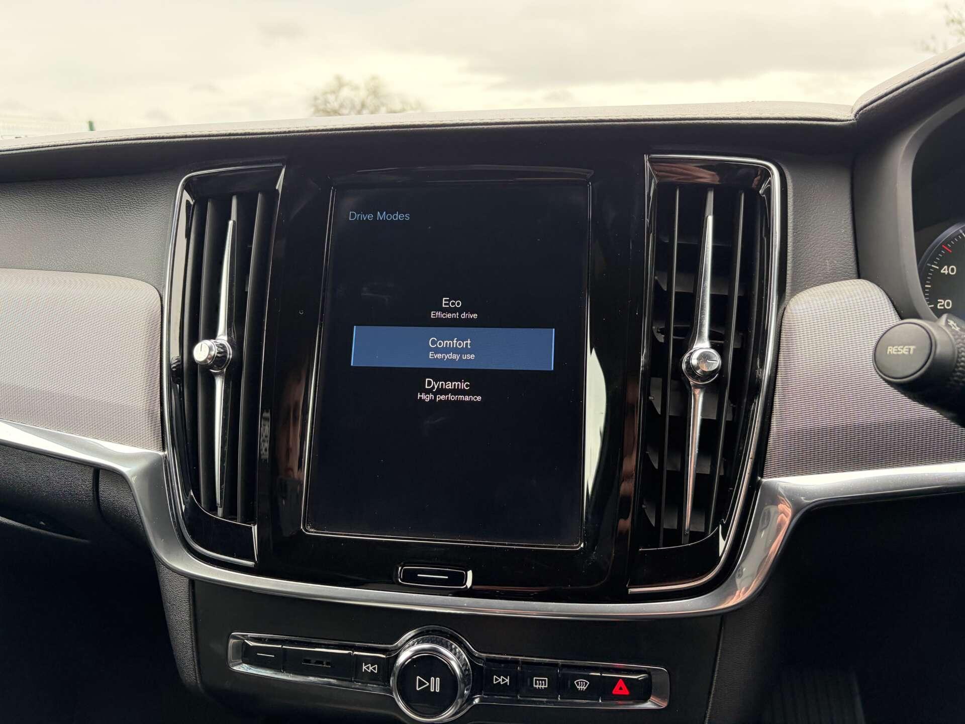 Volvo S90 view 57