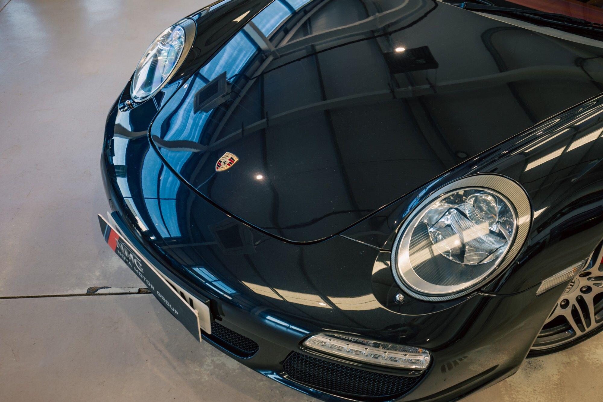 Porsche 911 view 5