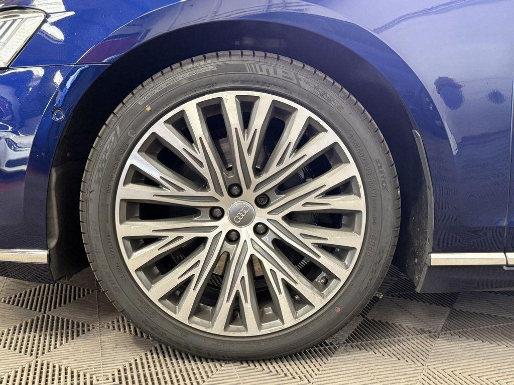 Audi A8 view 26