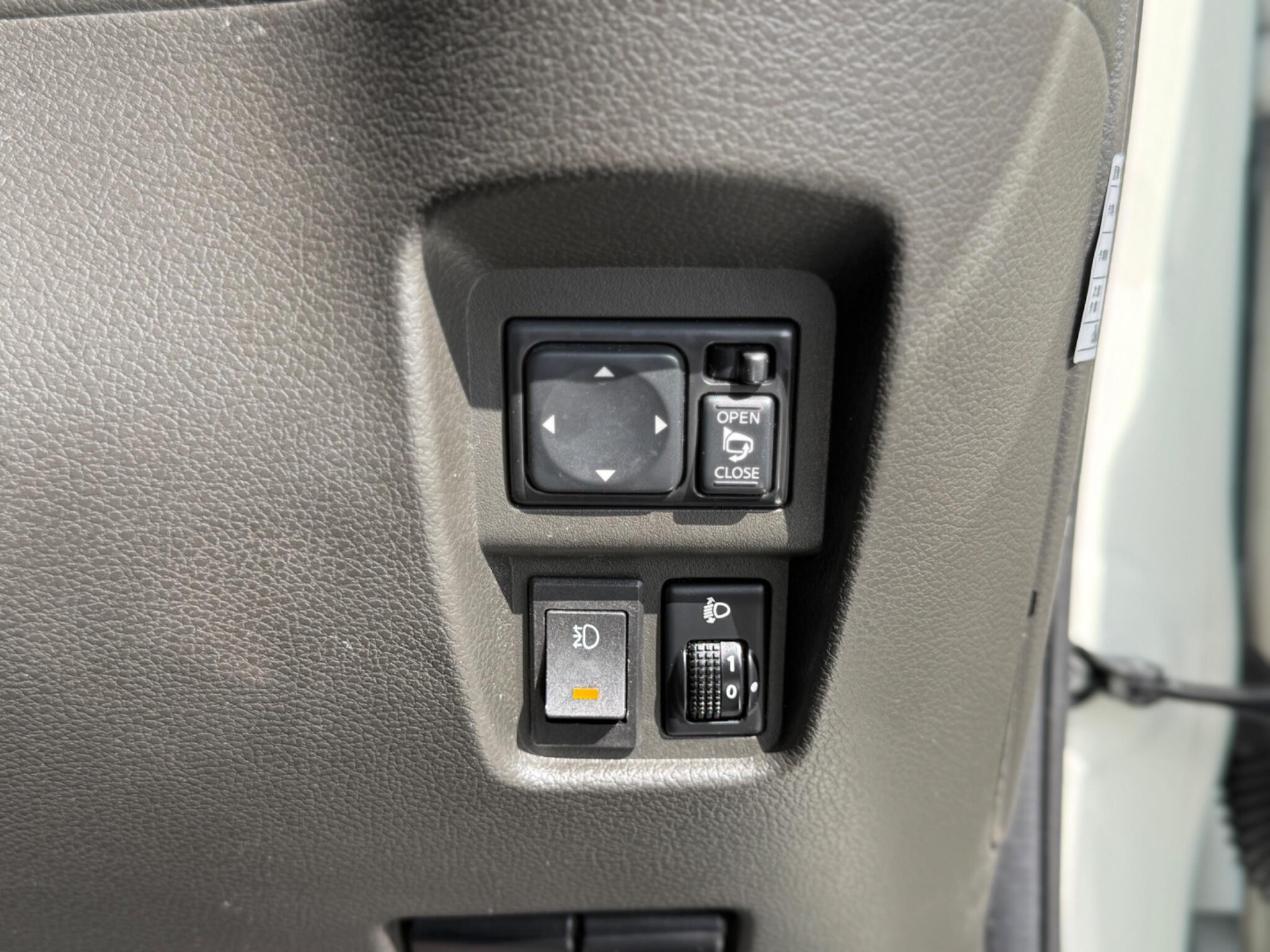 Nissan Cube view 30
