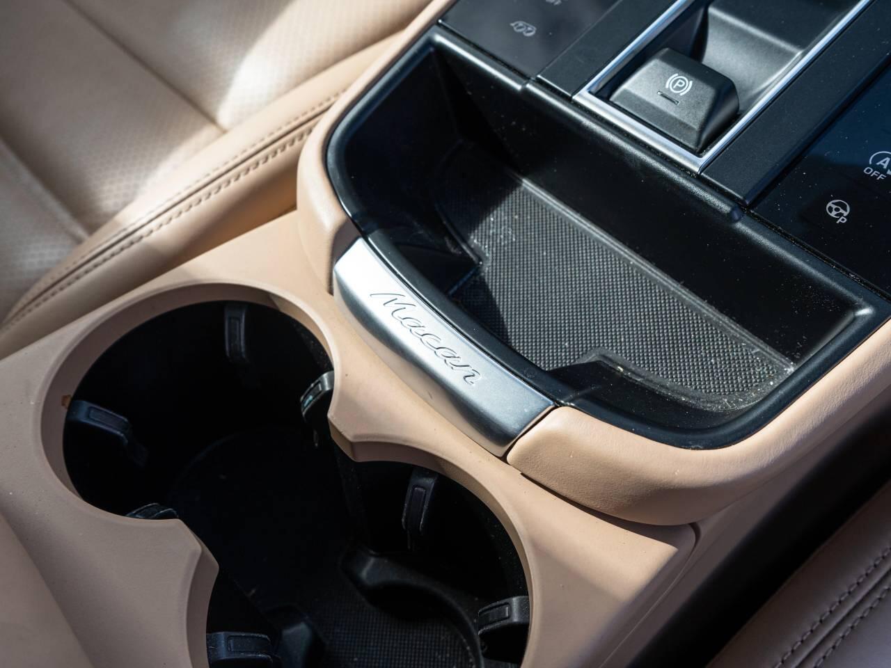 Porsche Macan view 32