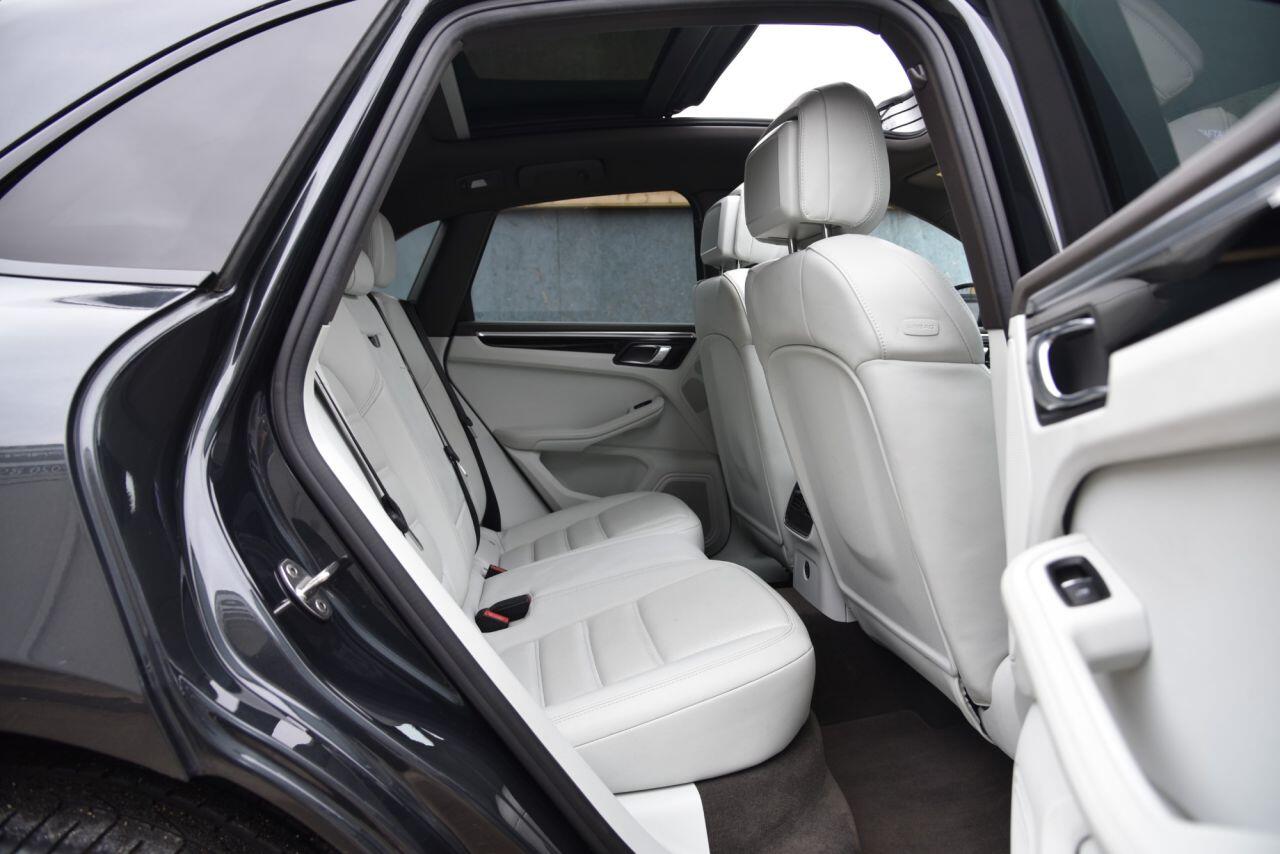 Porsche Macan view 25