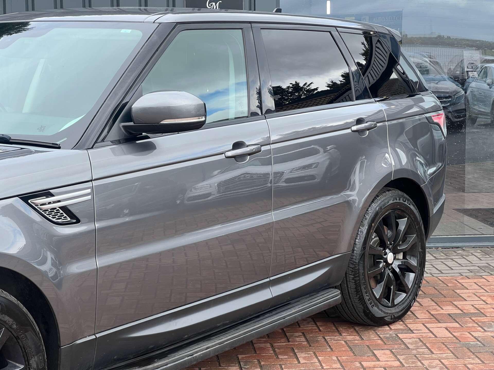 Land Rover Range Rover Sport view 3