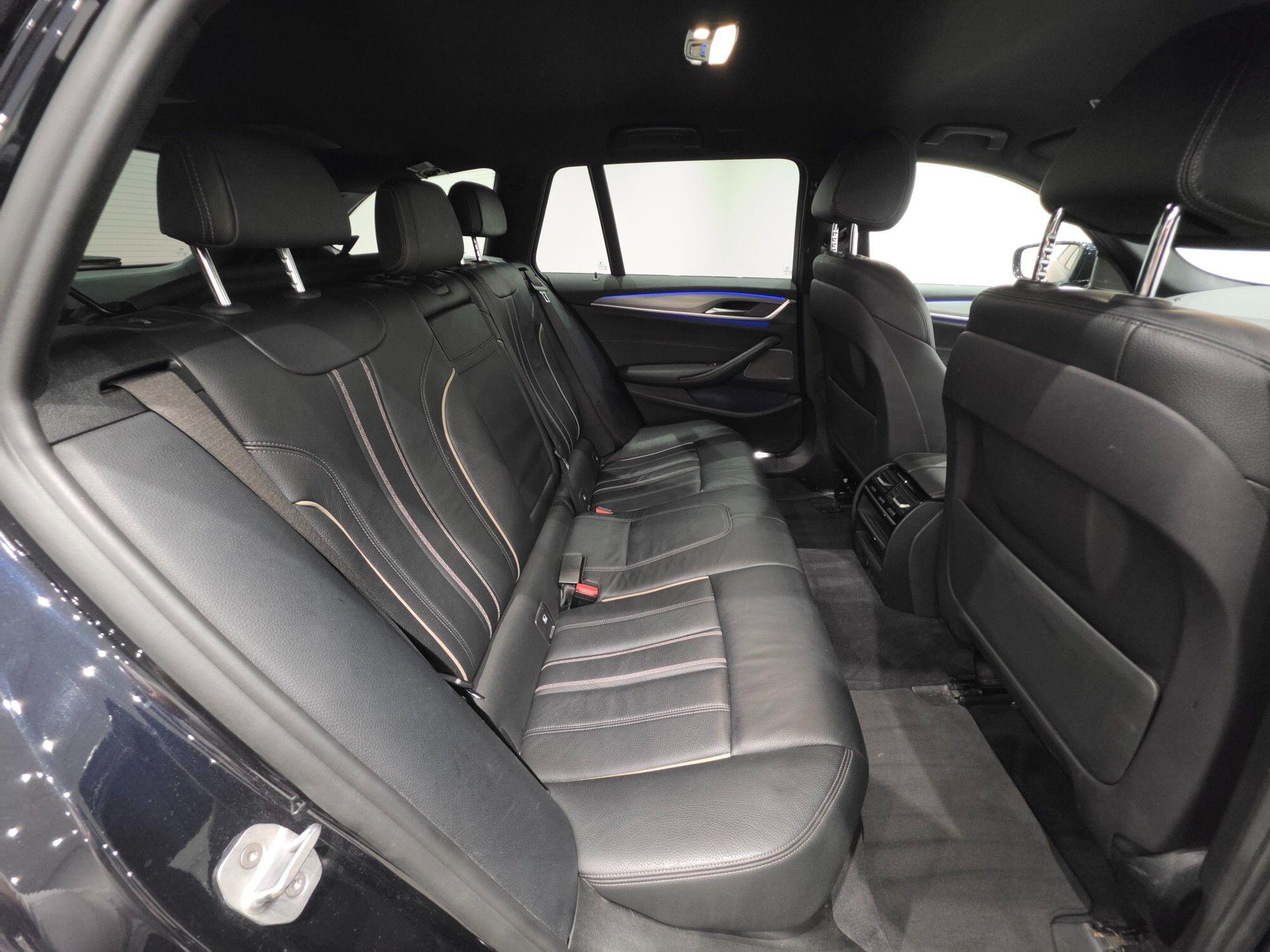 BMW 5 Series view 14