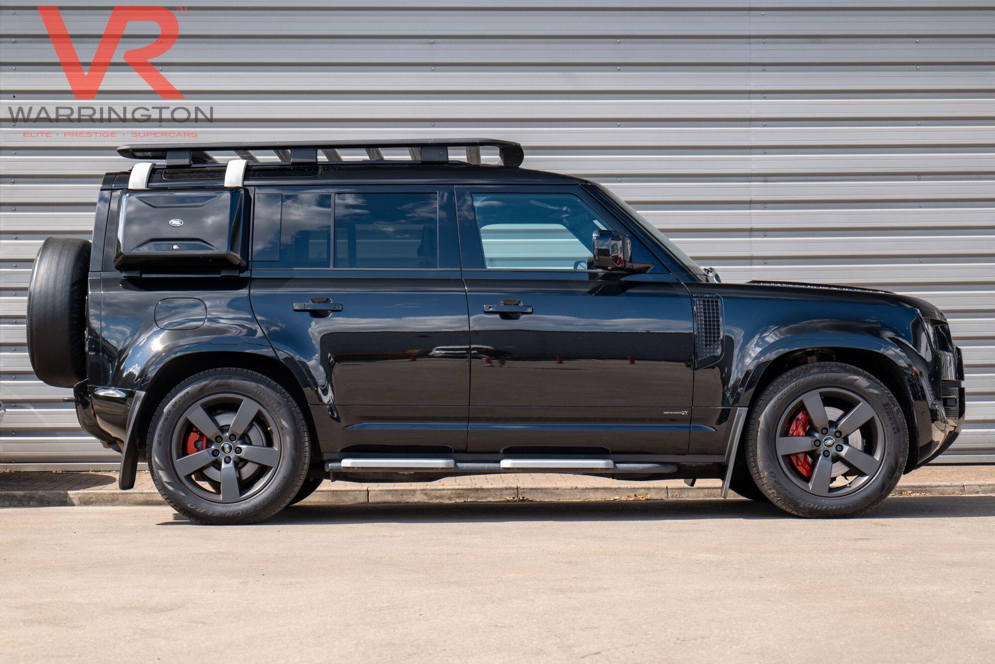 Land Rover Defender 110 view 18