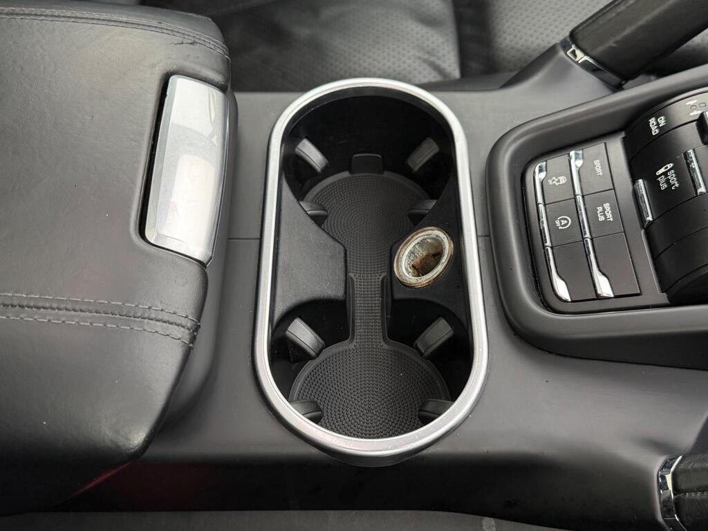Porsche Cayenne view 44