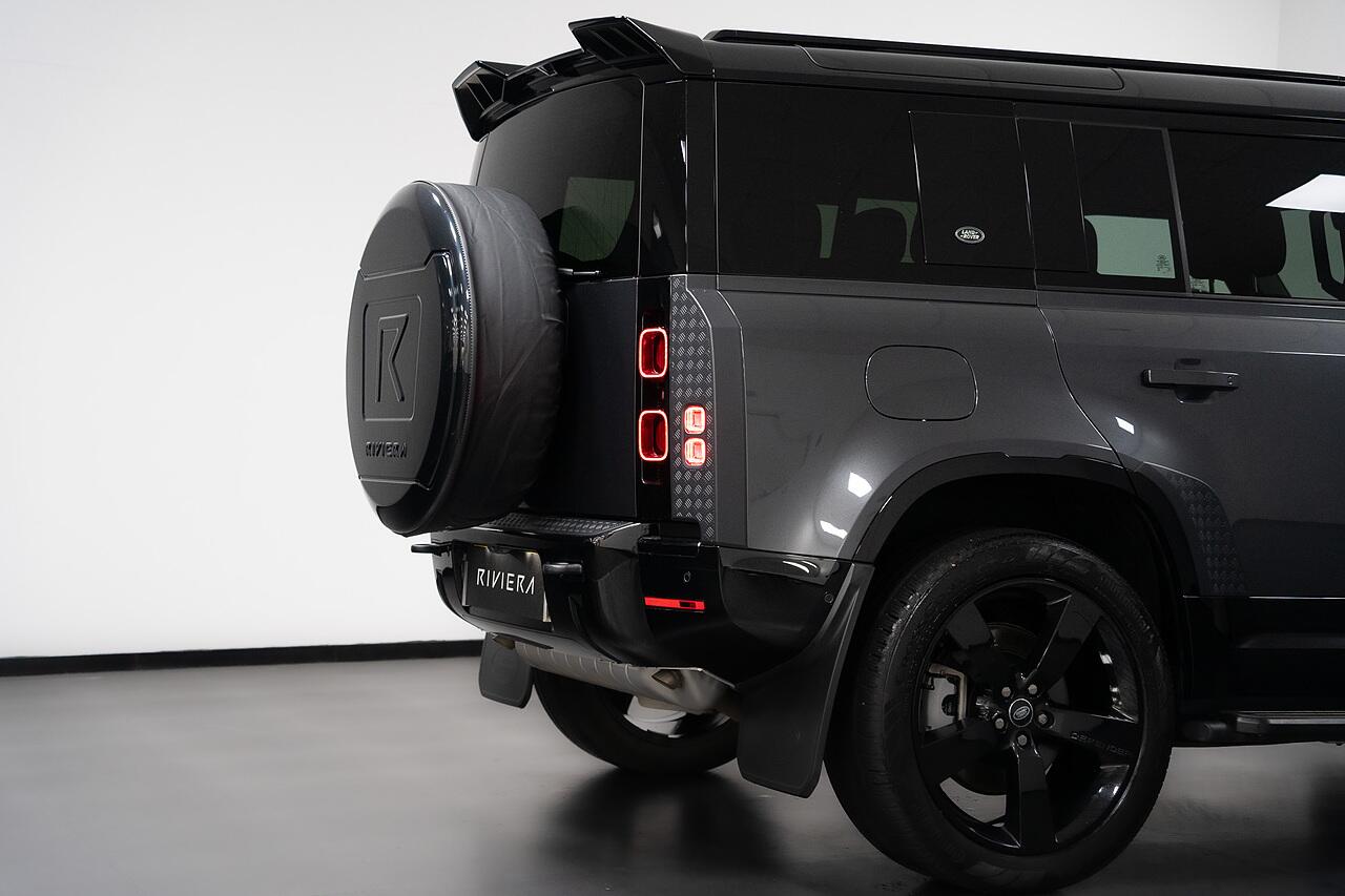 Land Rover Defender view 42