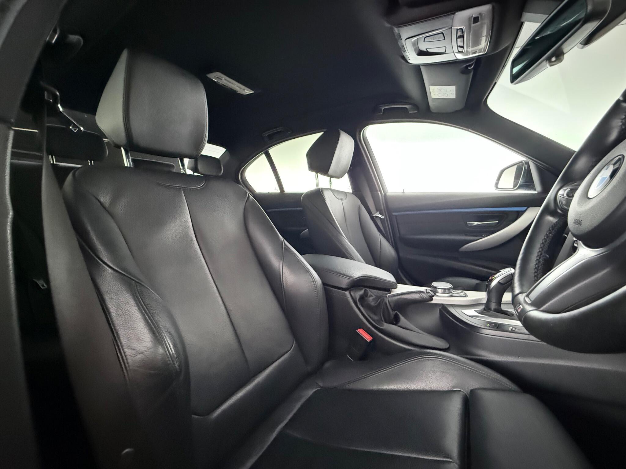 BMW 3 Series view 30