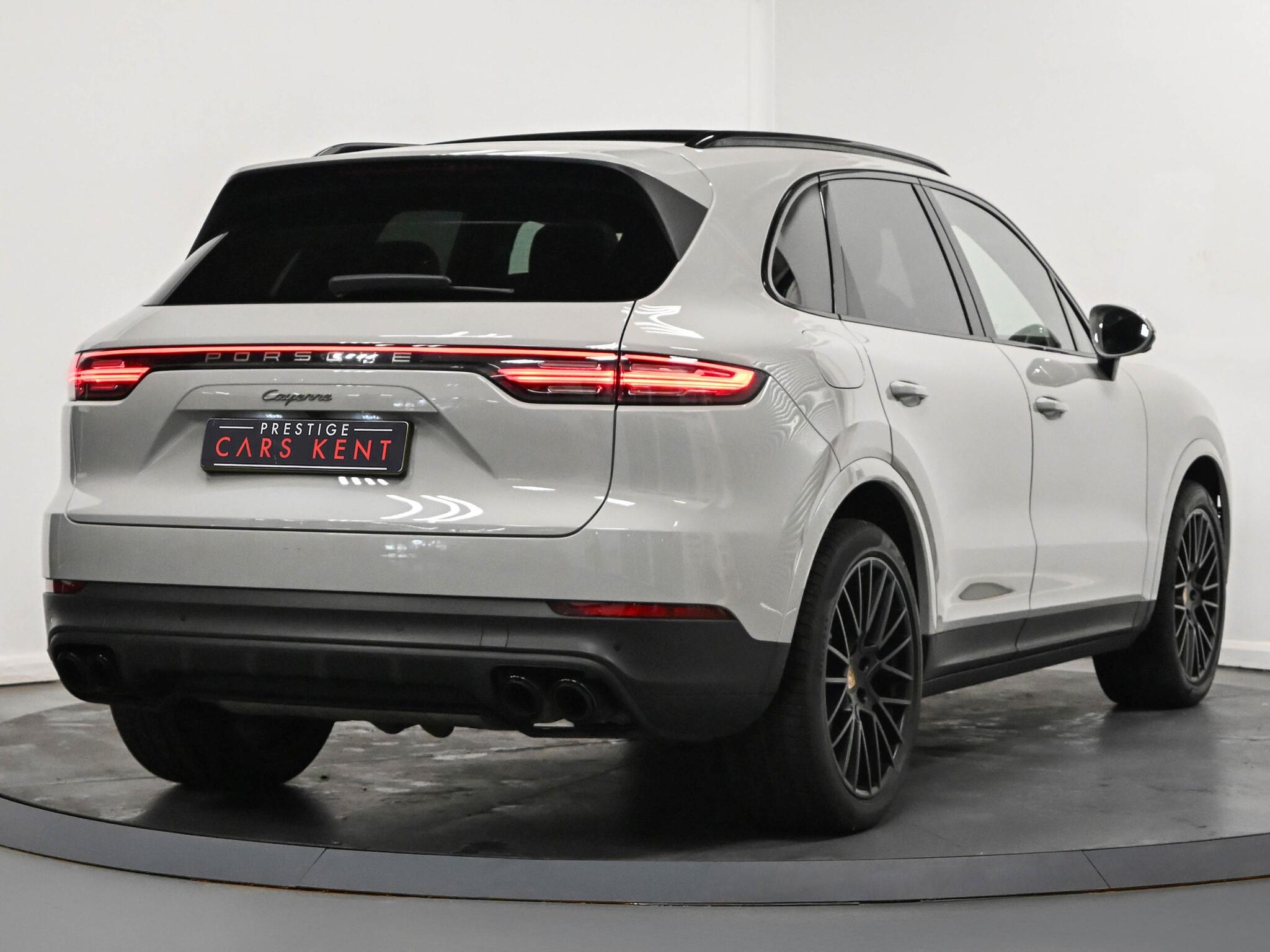 Porsche Cayenne view 27