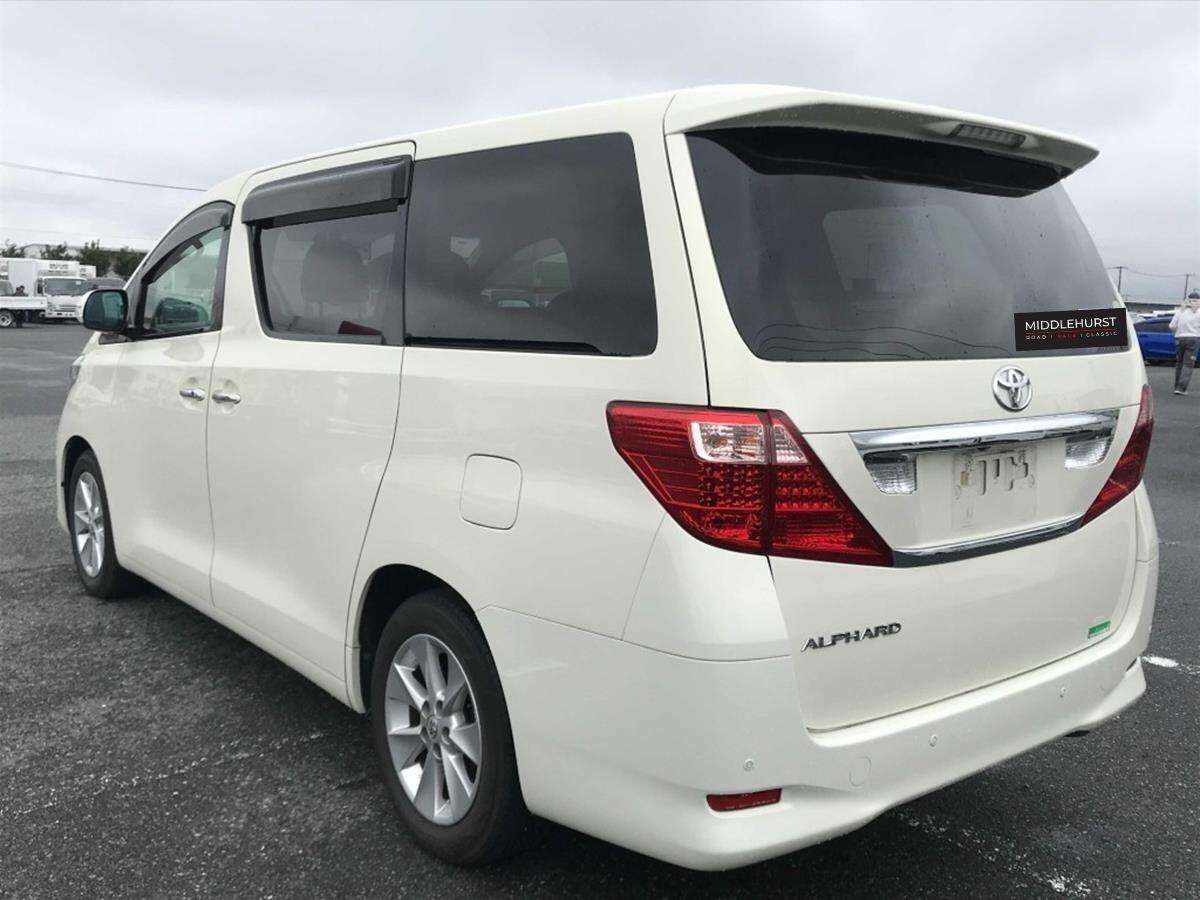 Toyota Alphard view 3