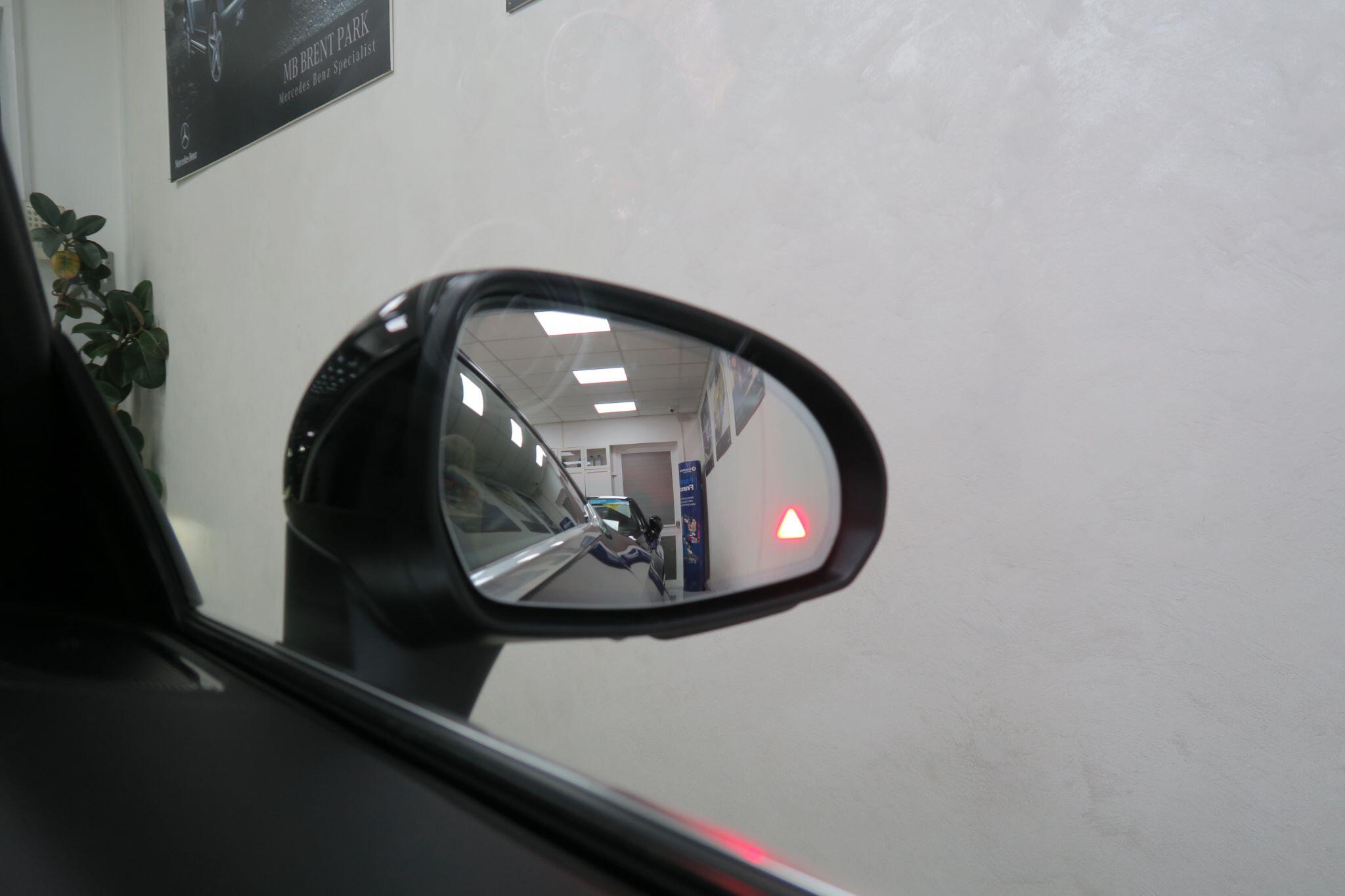 Mercedes-Benz Cle view 18