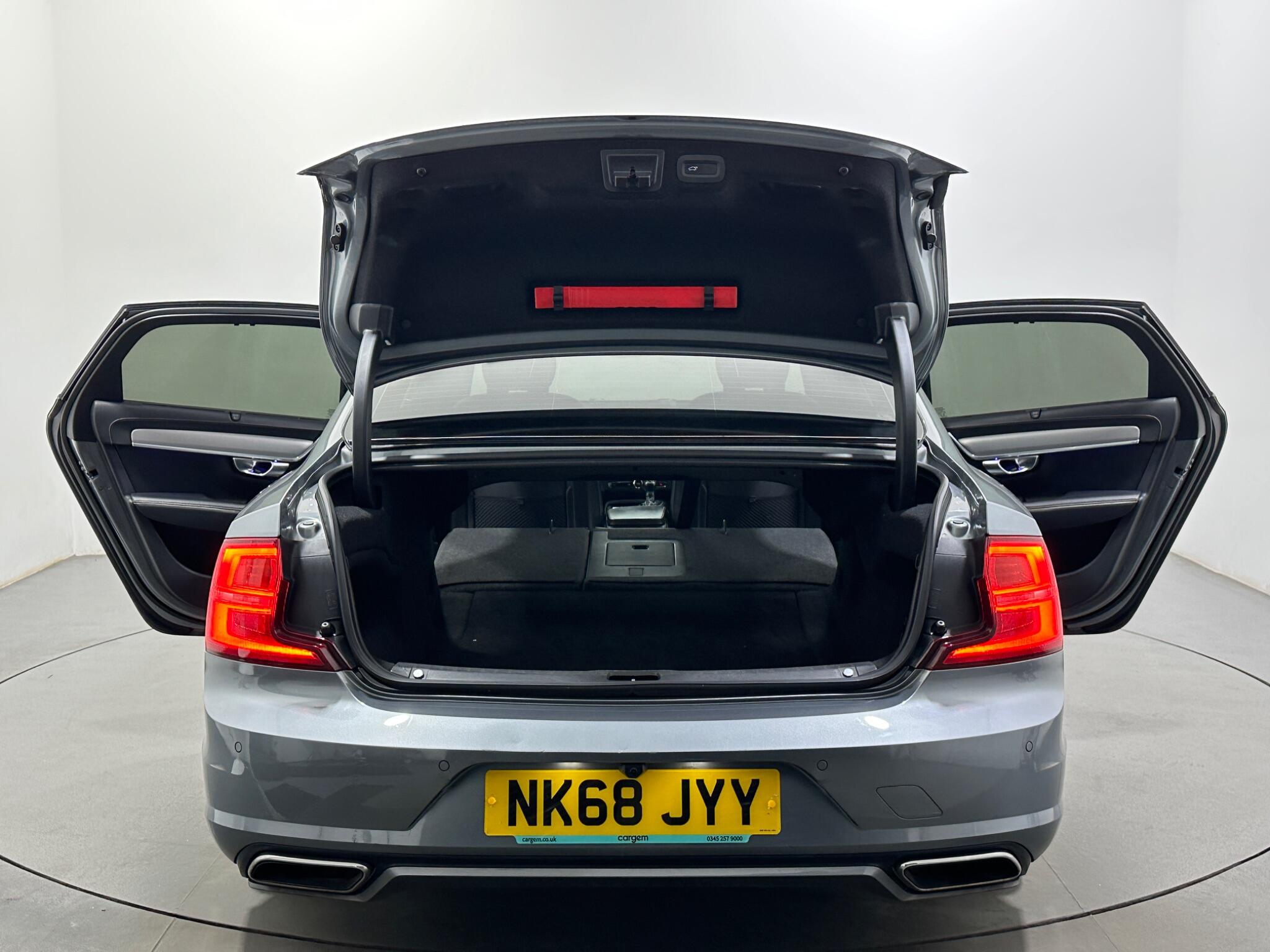 Volvo S90 view 43